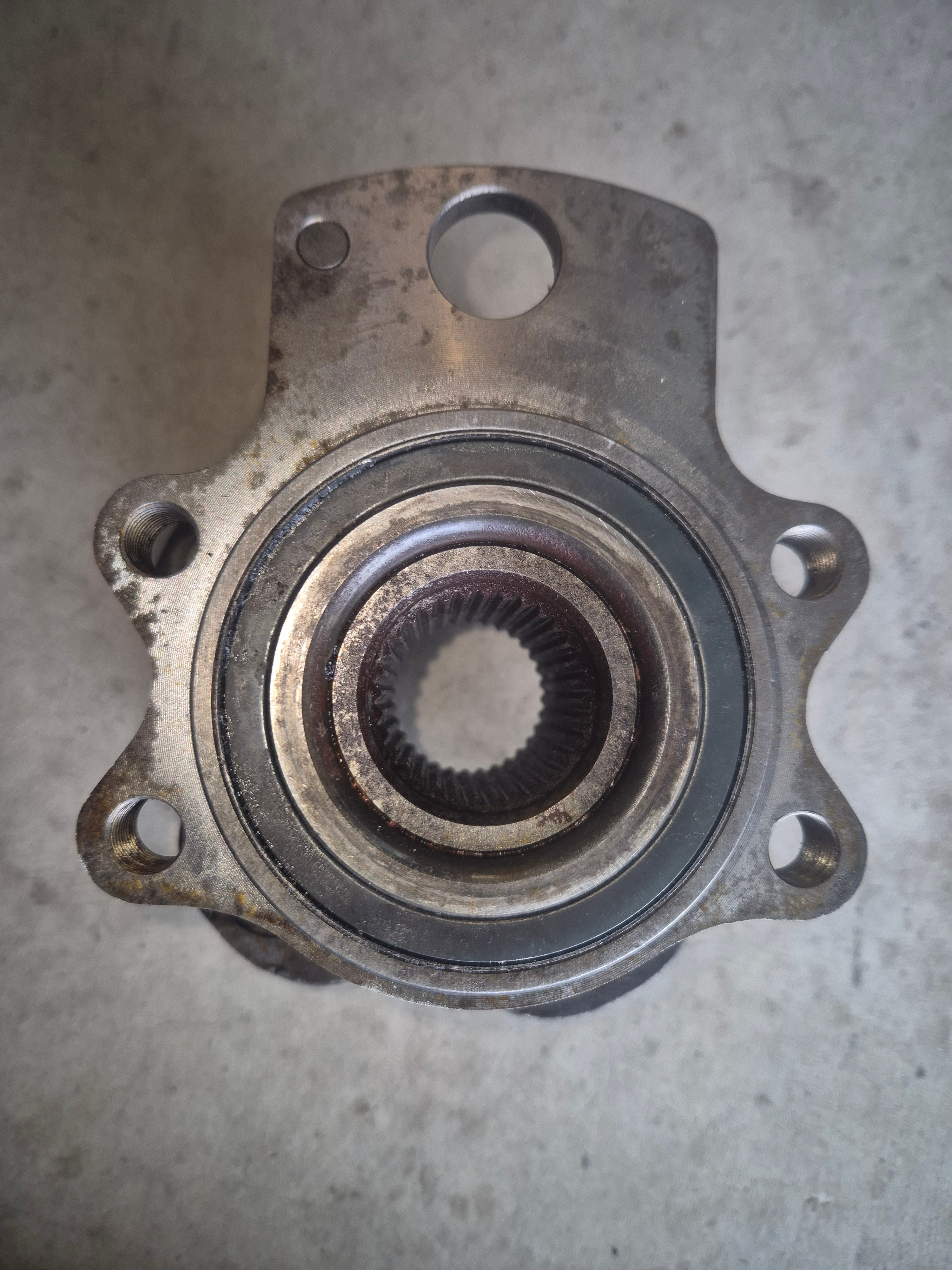 LEFT Rear Wheel Hub, R32 GTR