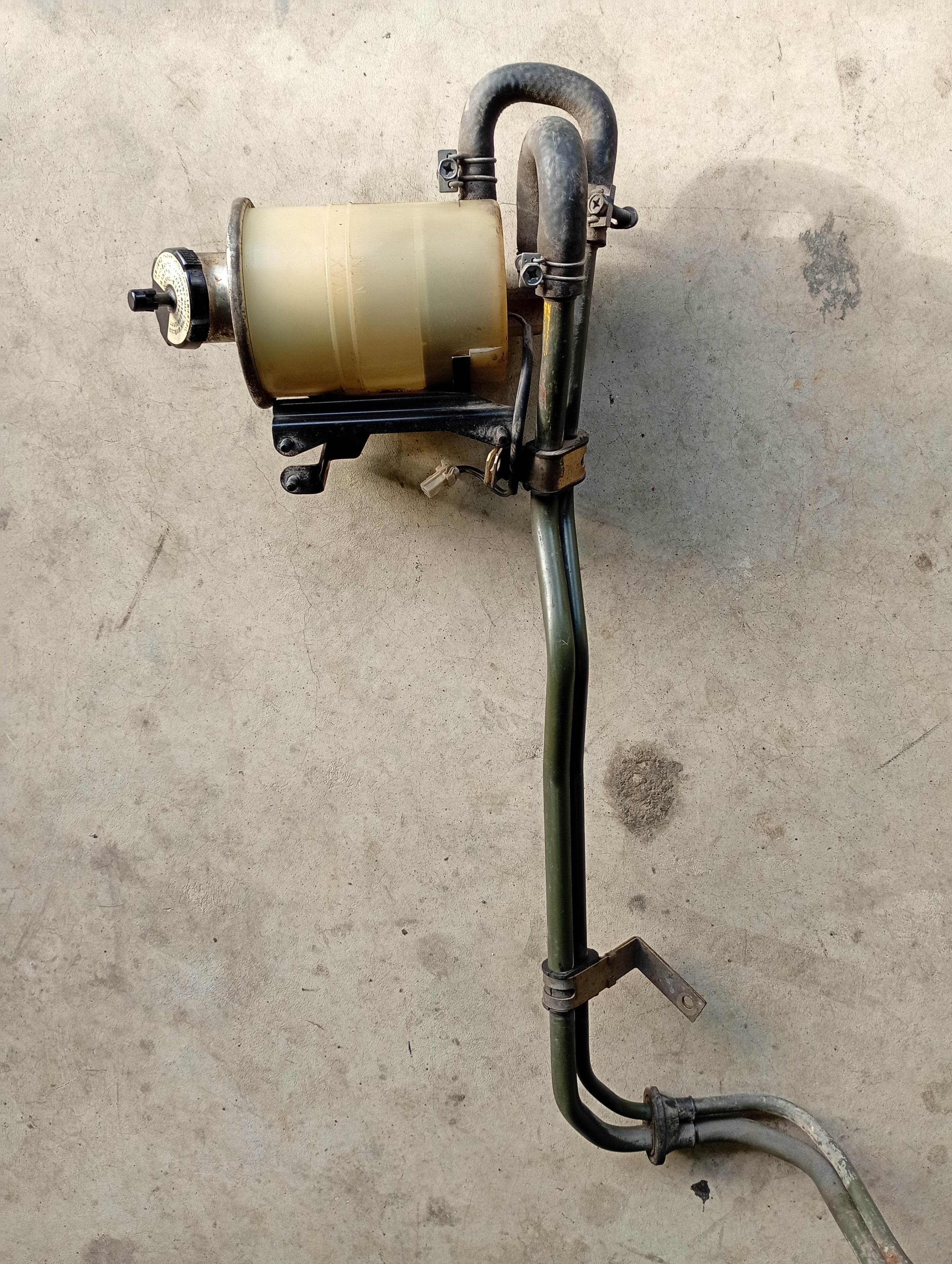 Attesa Fluid Reservoir, R32 GTR