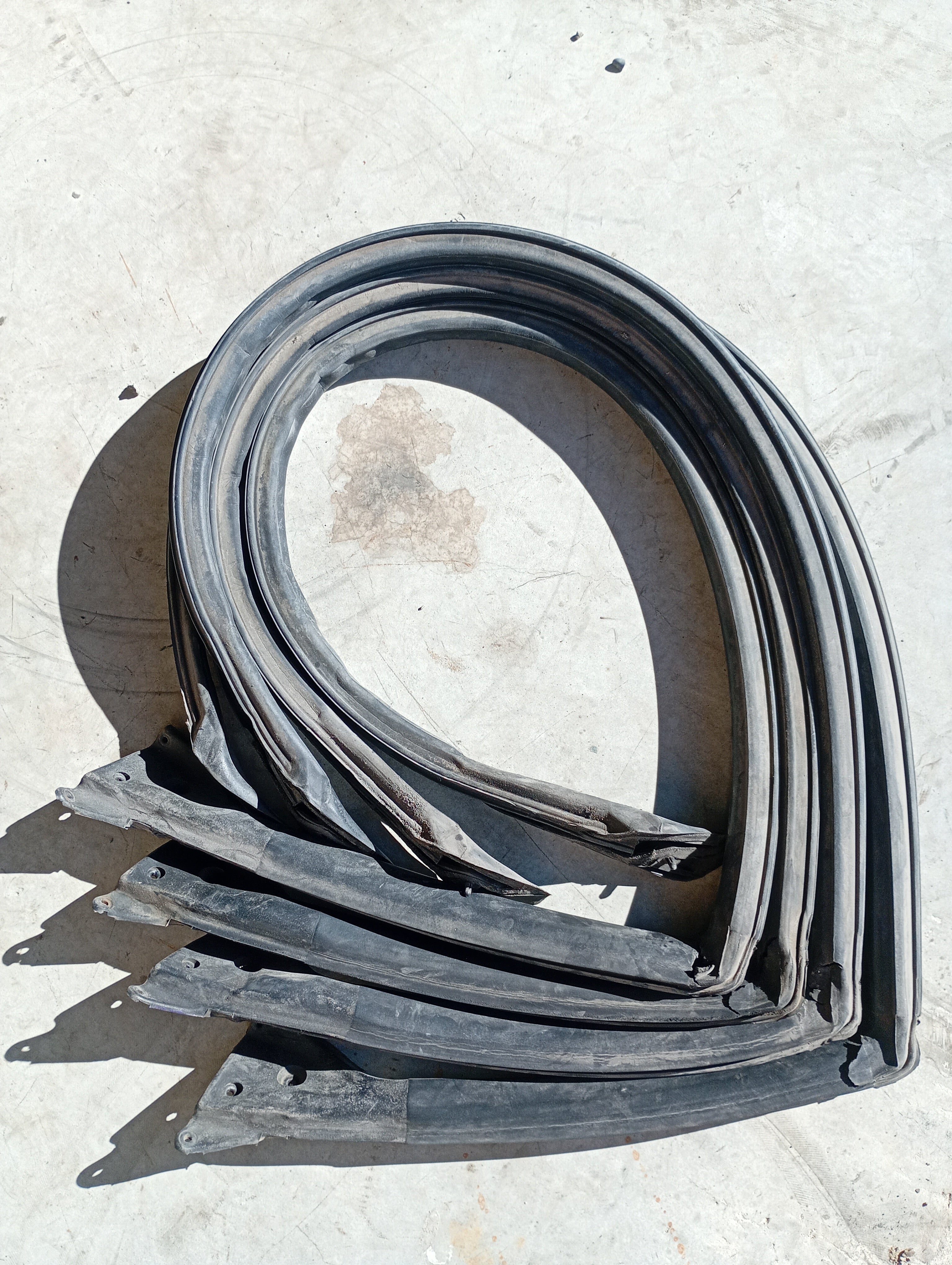 Damaged LEFT Upper Door Glass Seal, R32 Coupe