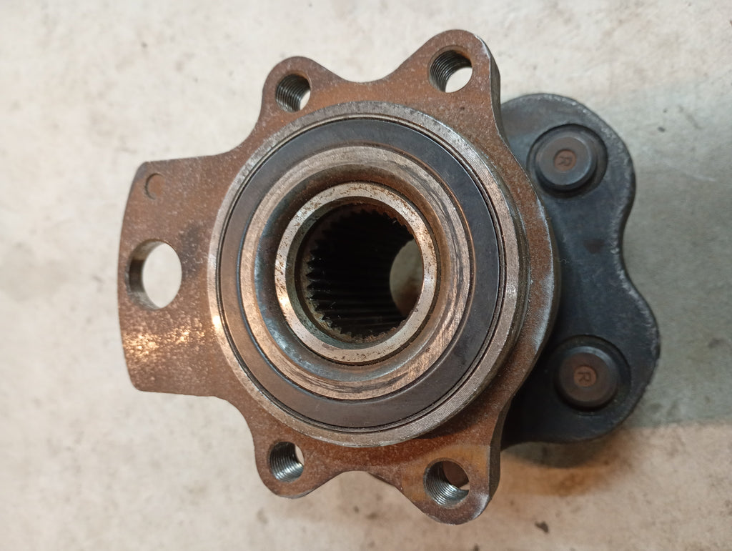 LEFT Rear Wheel Hub, R32 GTR