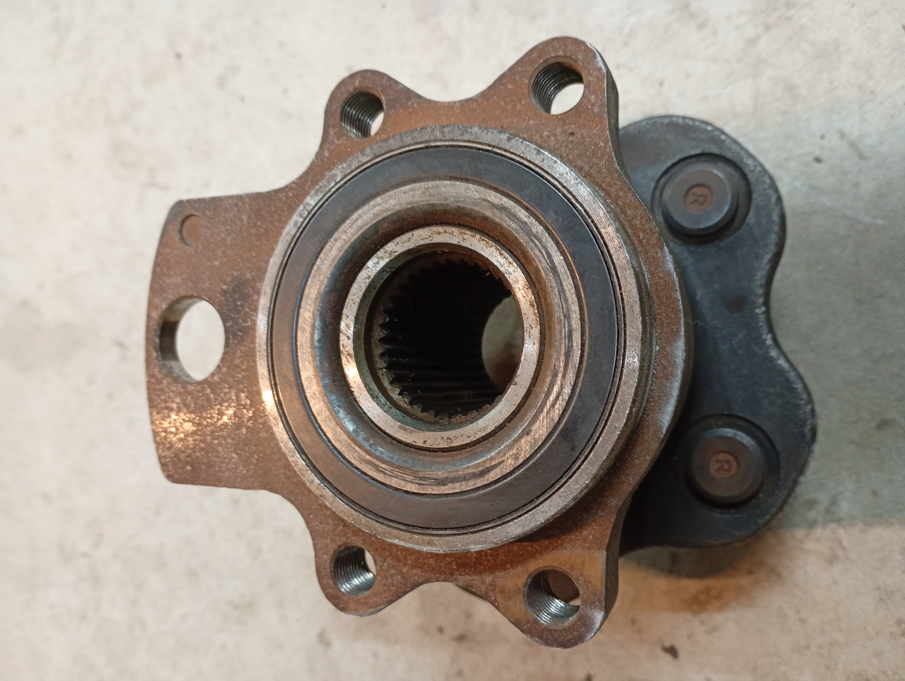 LEFT Rear Wheel Hub, R32 GTR
