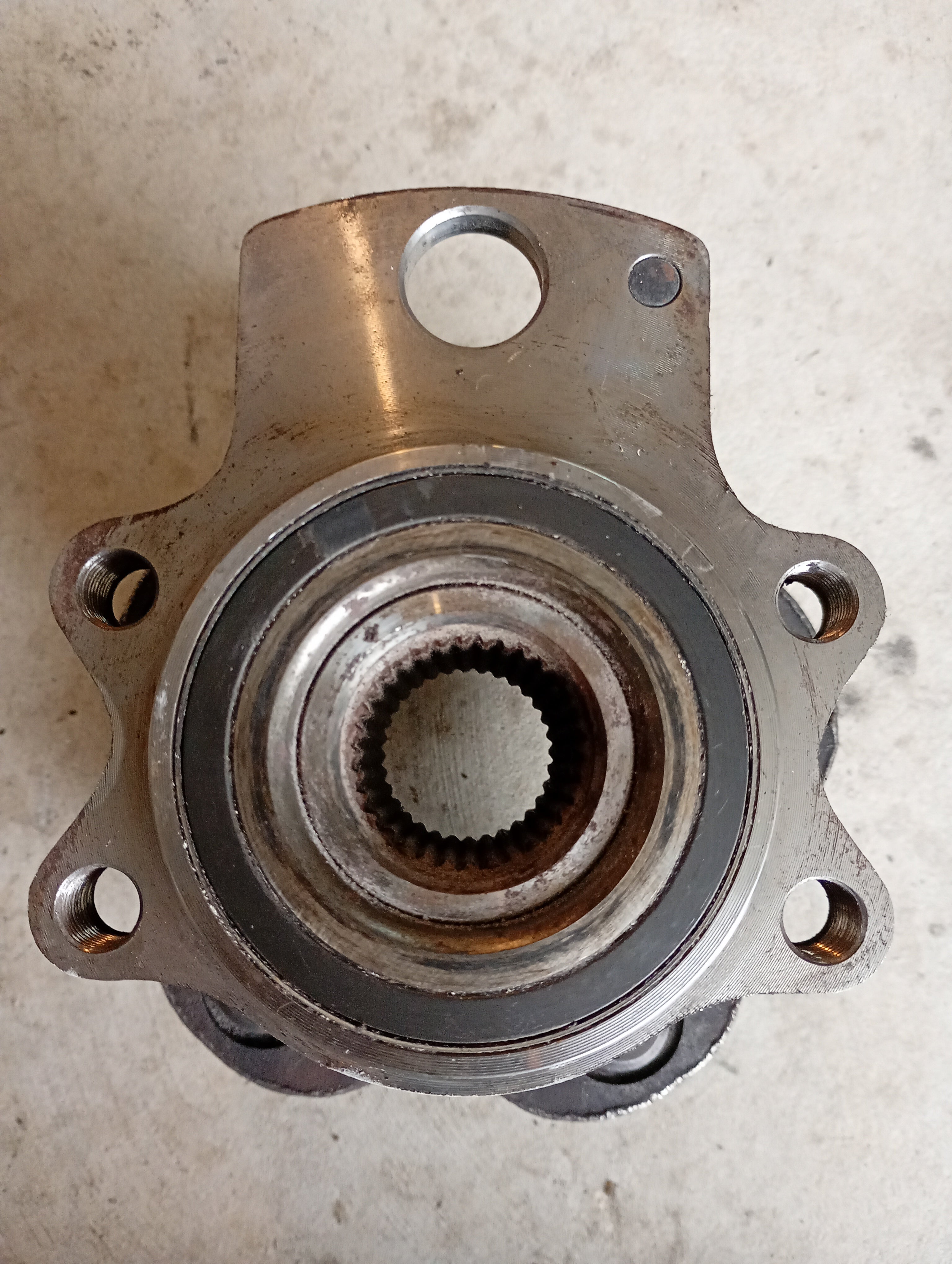 LEFT Rear Wheel Hub, R32 GTR