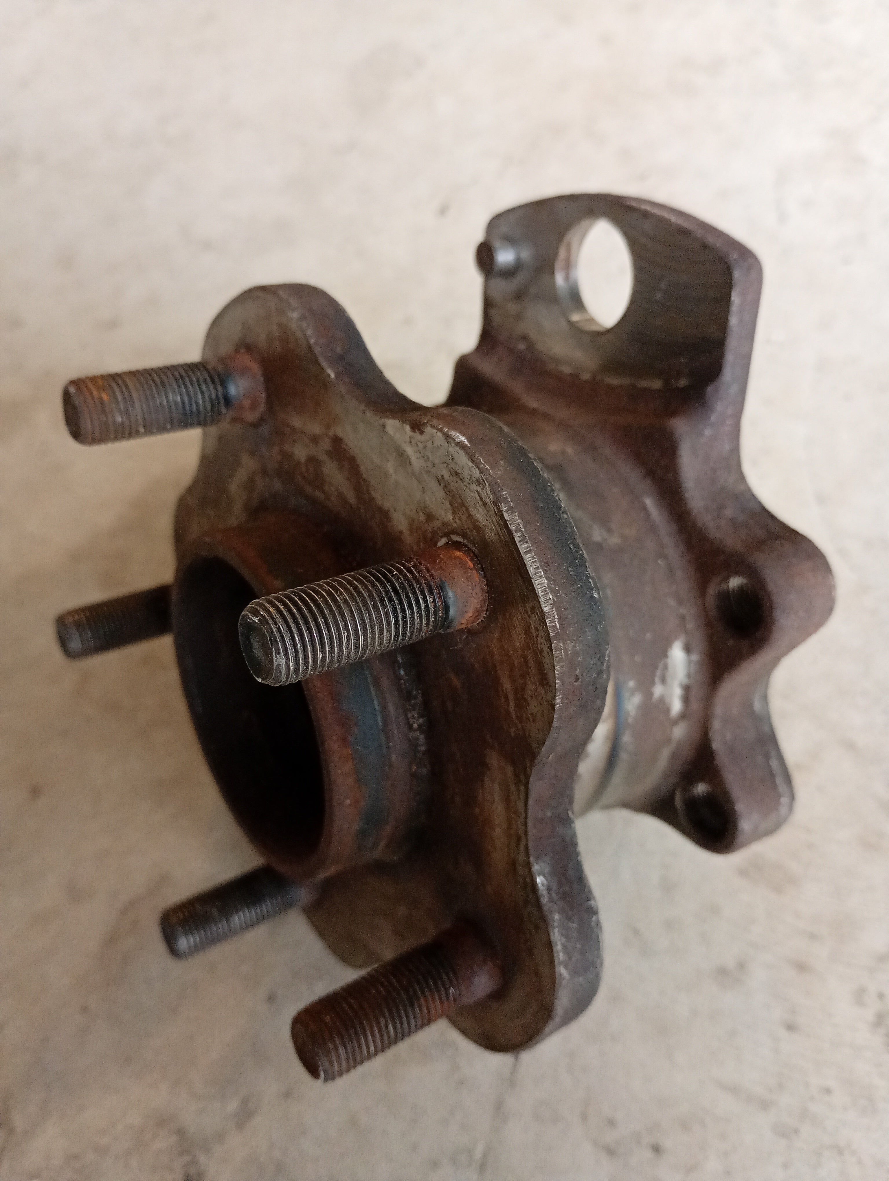 LEFT Rear Wheel Hub, R32 GTR