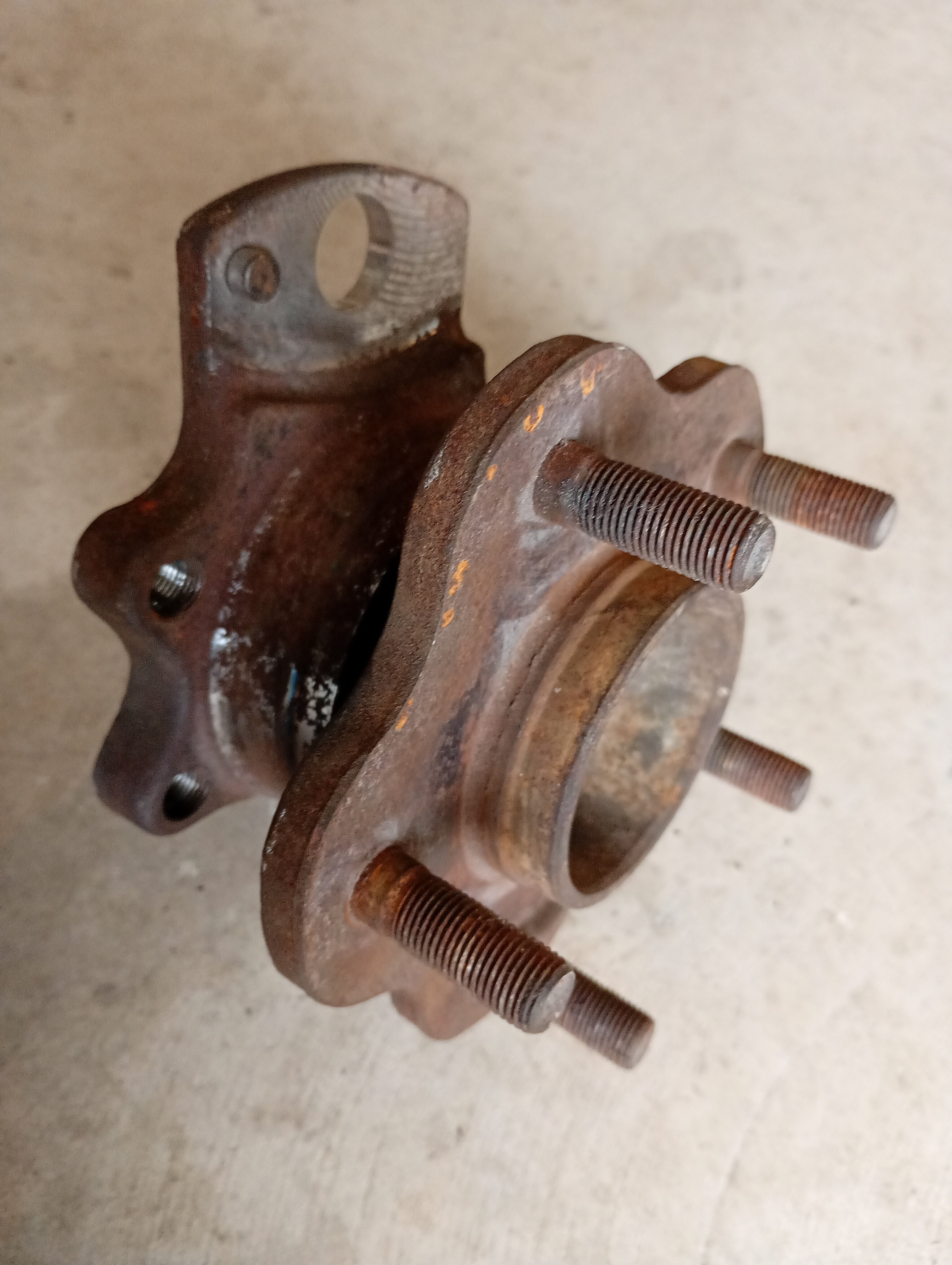LEFT Rear Wheel Hub, R32 GTR