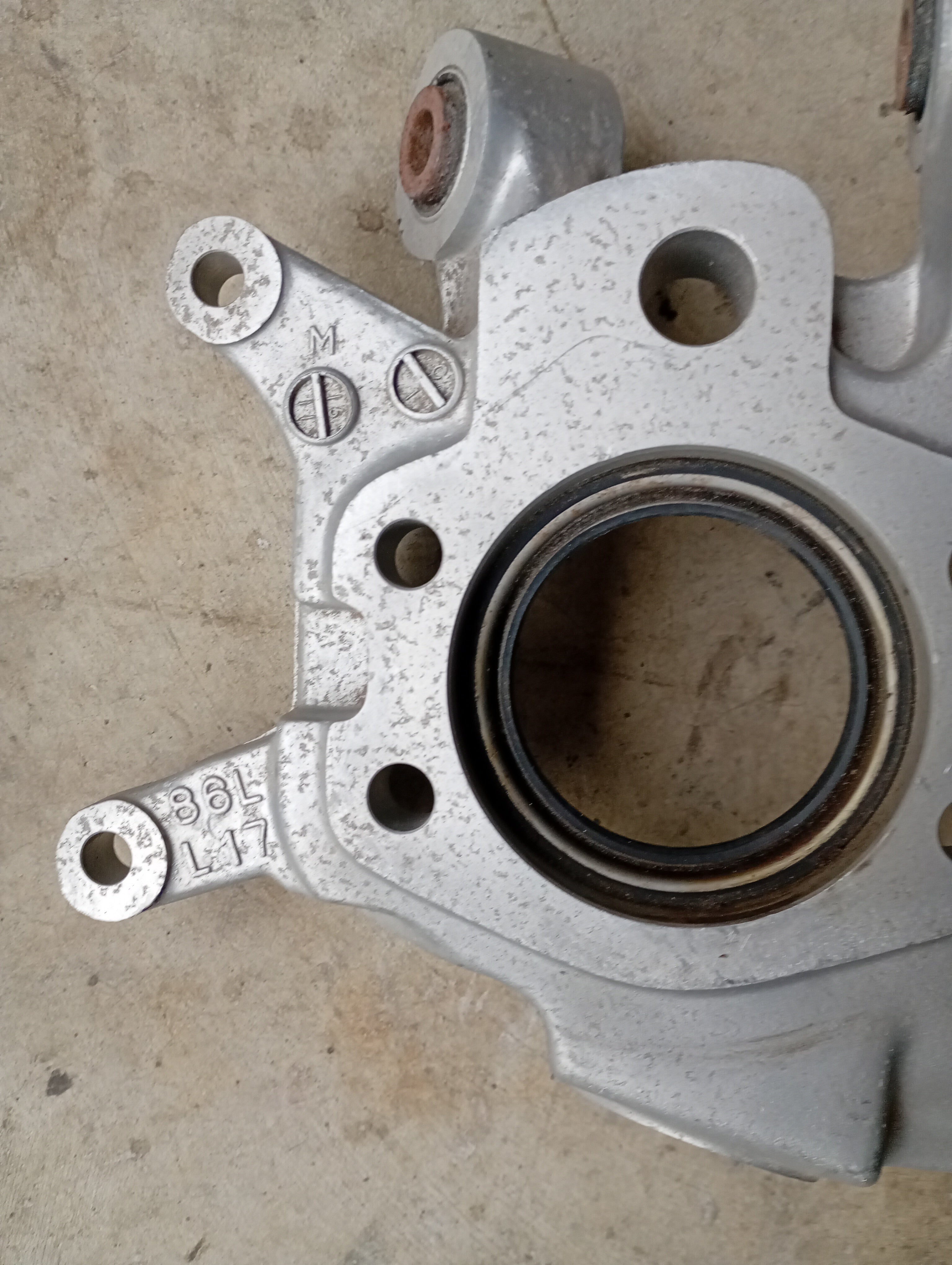 LEFT Rear Hub Carrier, R32 GTR