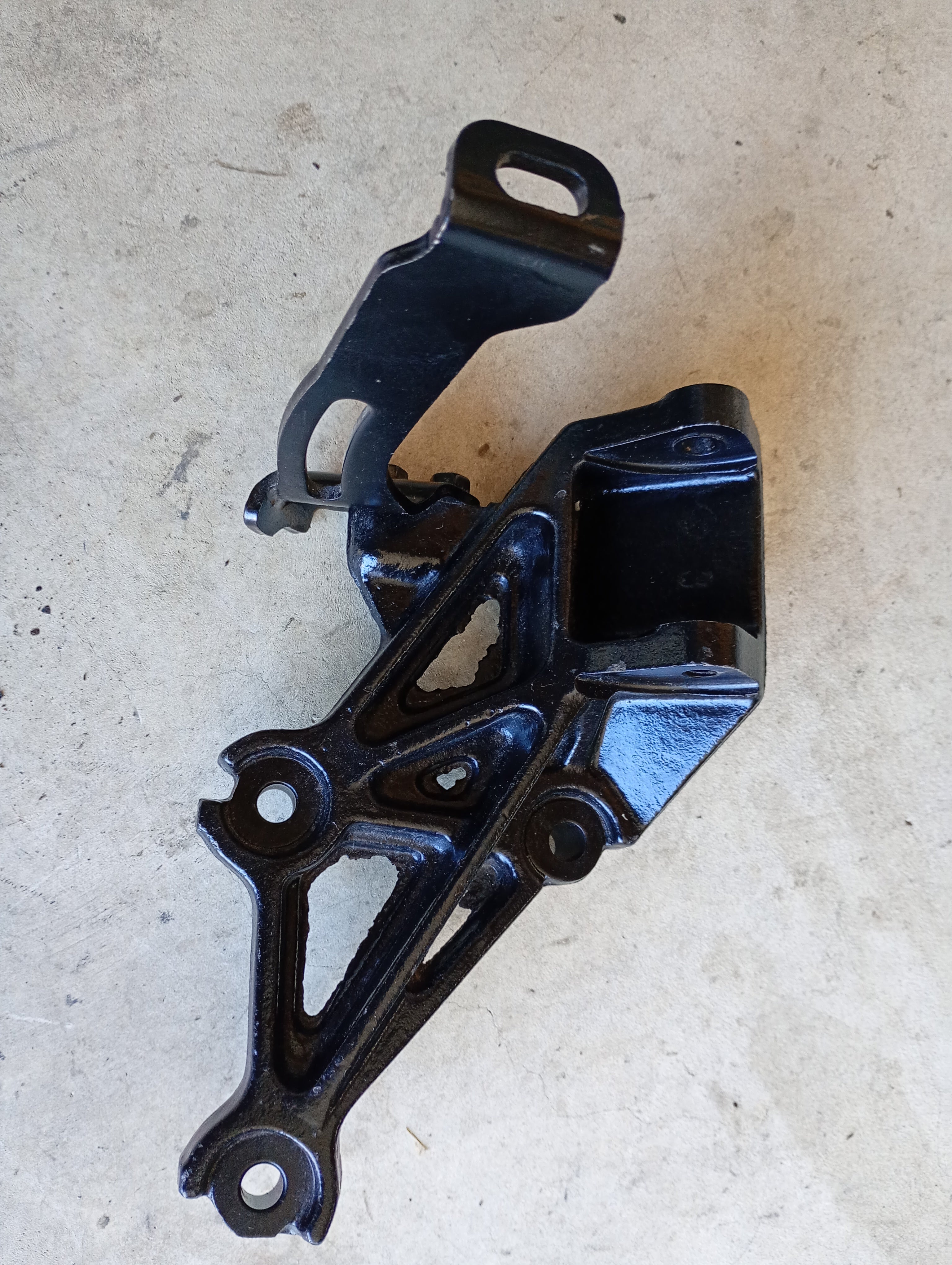 Power Steering Pump Bracket, R32 SKyline