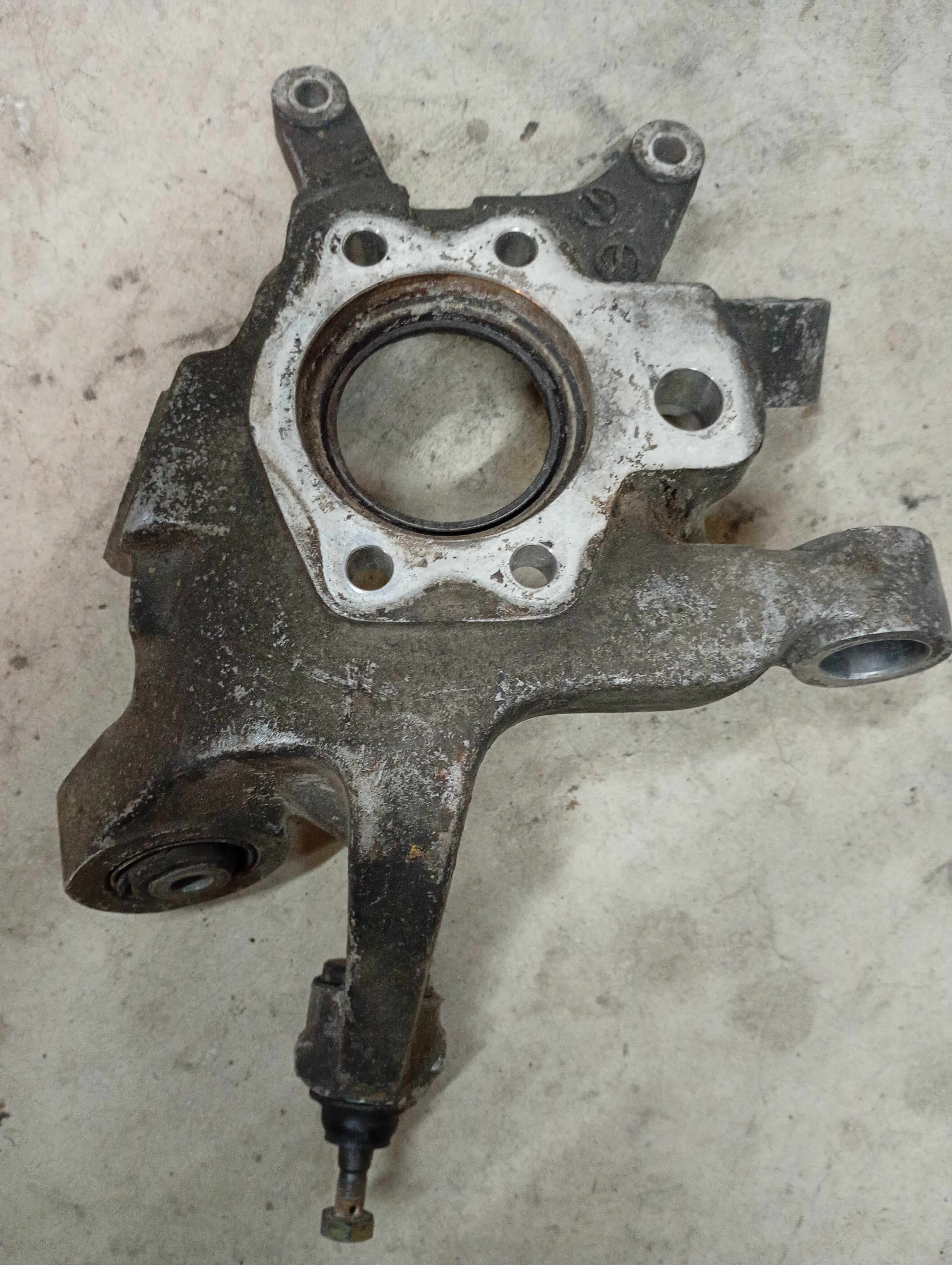 LEFT Rear Hub Carrier, R32 GTR