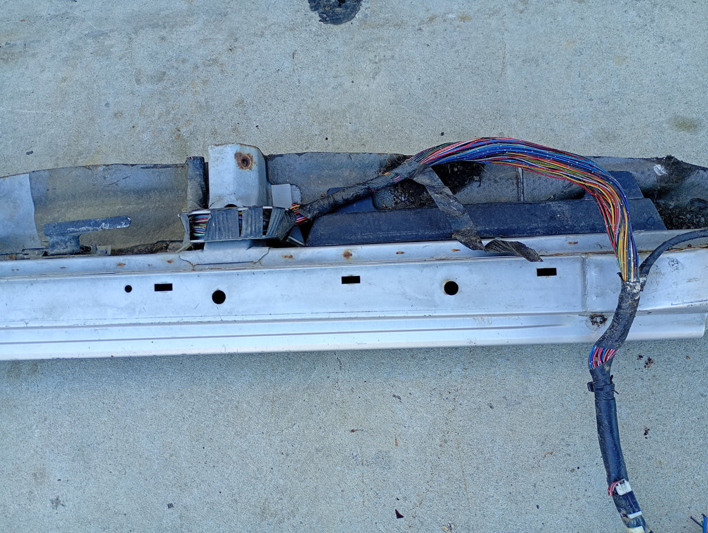 RIGHT Sill Cut, R32 GTS4
