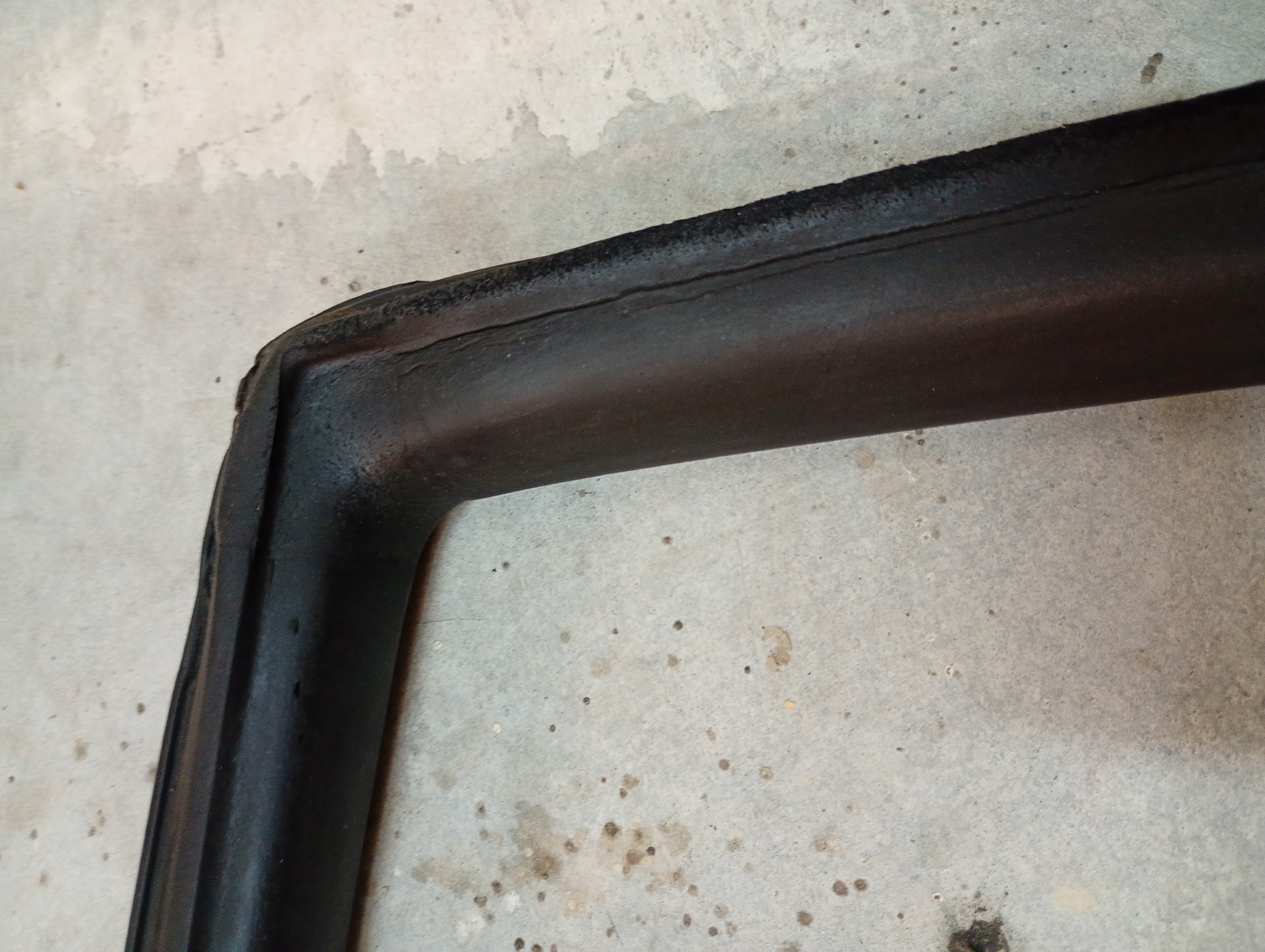 LEFT Upper Door Glass Seal, R32 Coupe