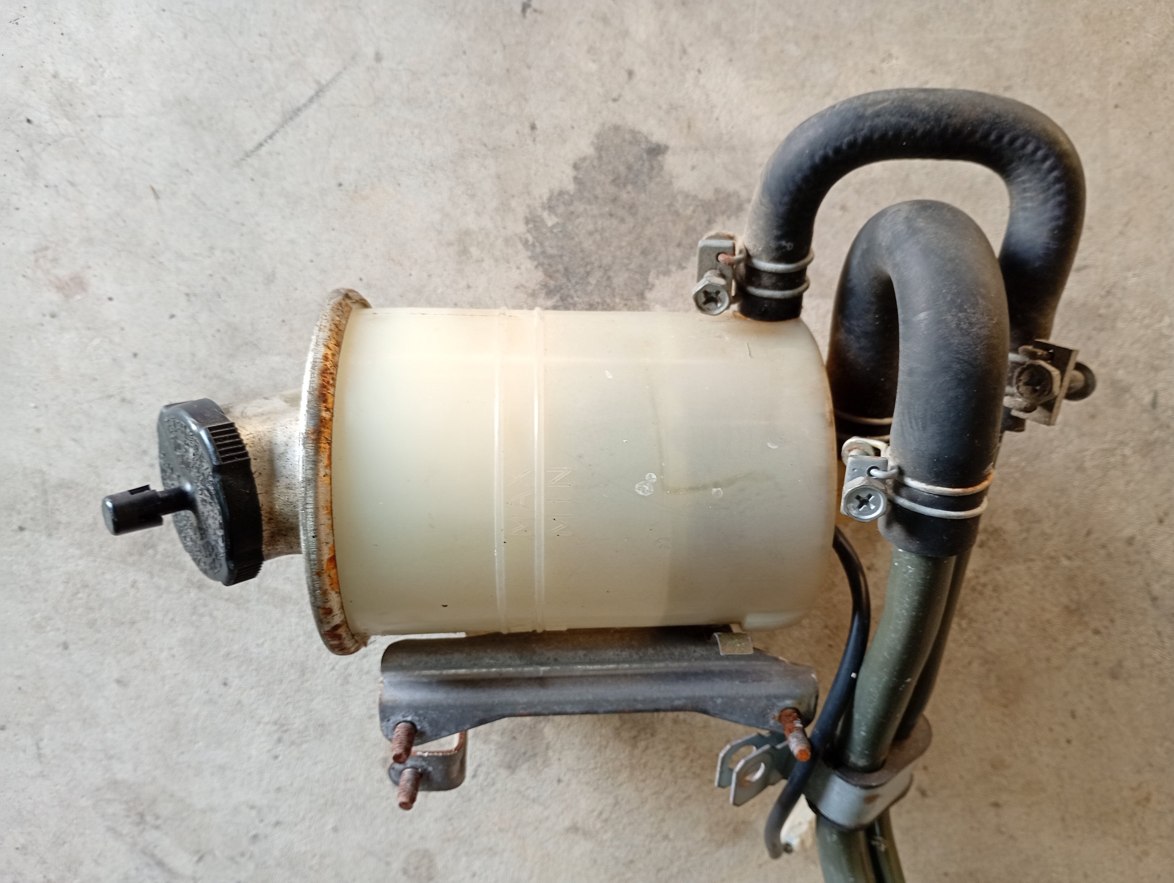 Attesa Fluid Reservoir, R32 GTR
