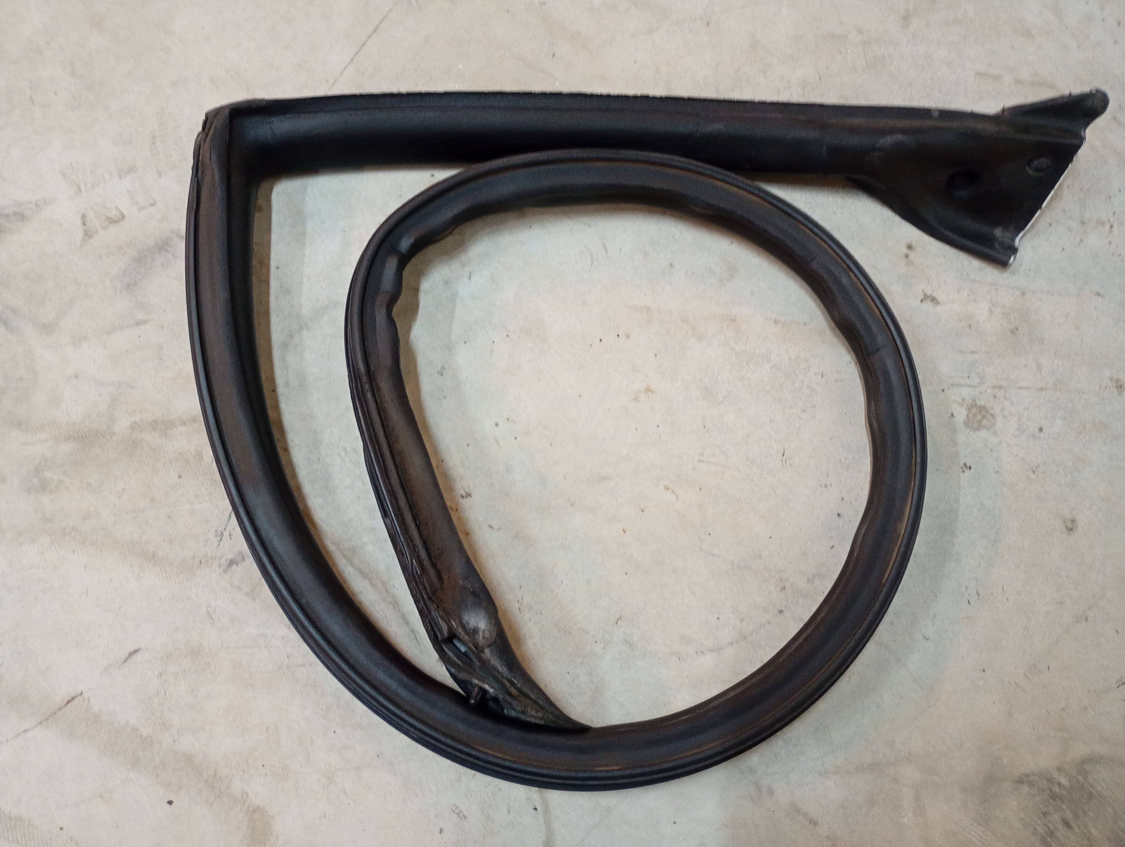LEFT Upper Door Glass Seal, R32 Coupe