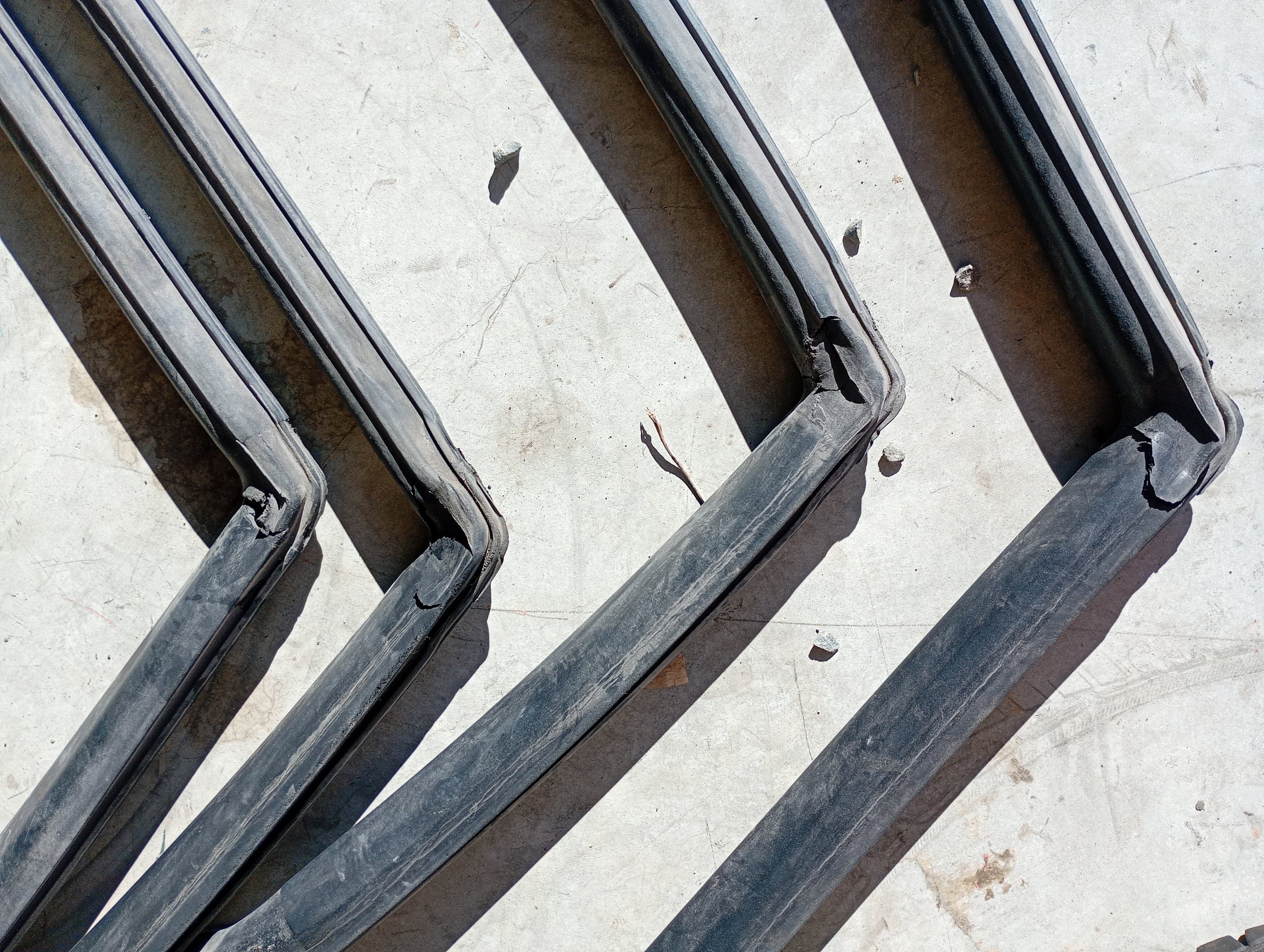Damaged LEFT Upper Door Glass Seal, R32 Coupe