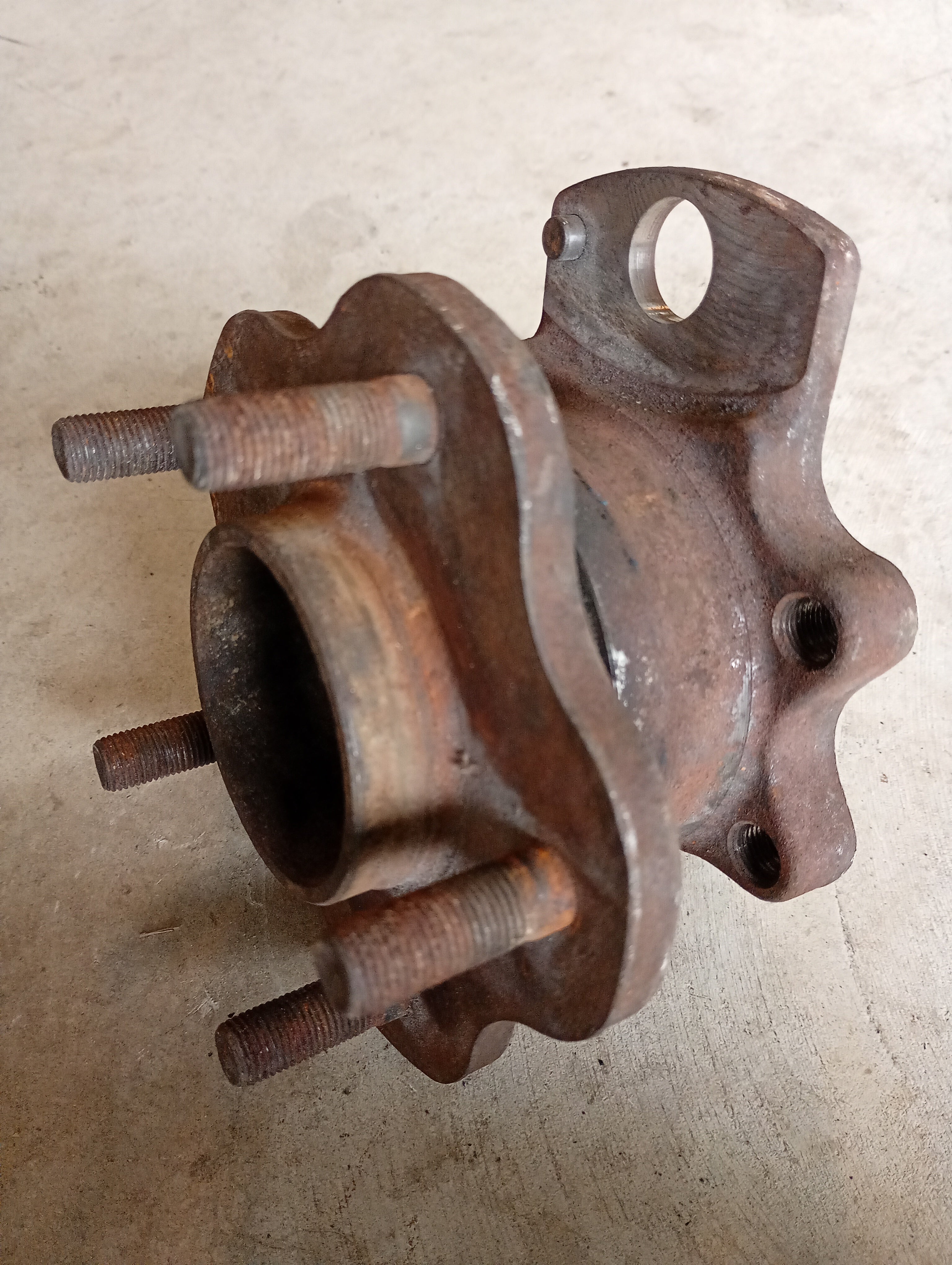 LEFT Rear Wheel Hub, R32 GTR