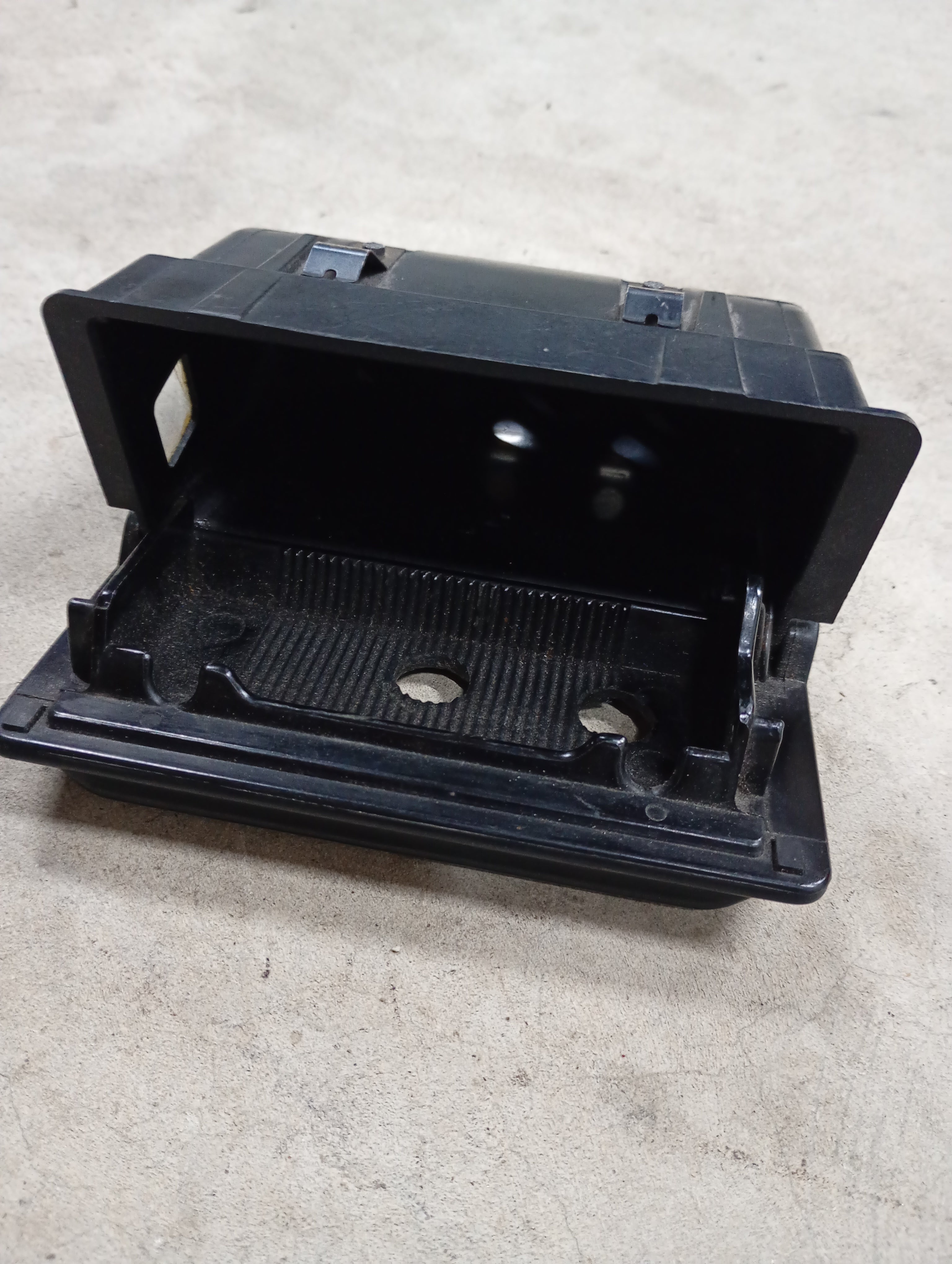 Ash Tray, R32