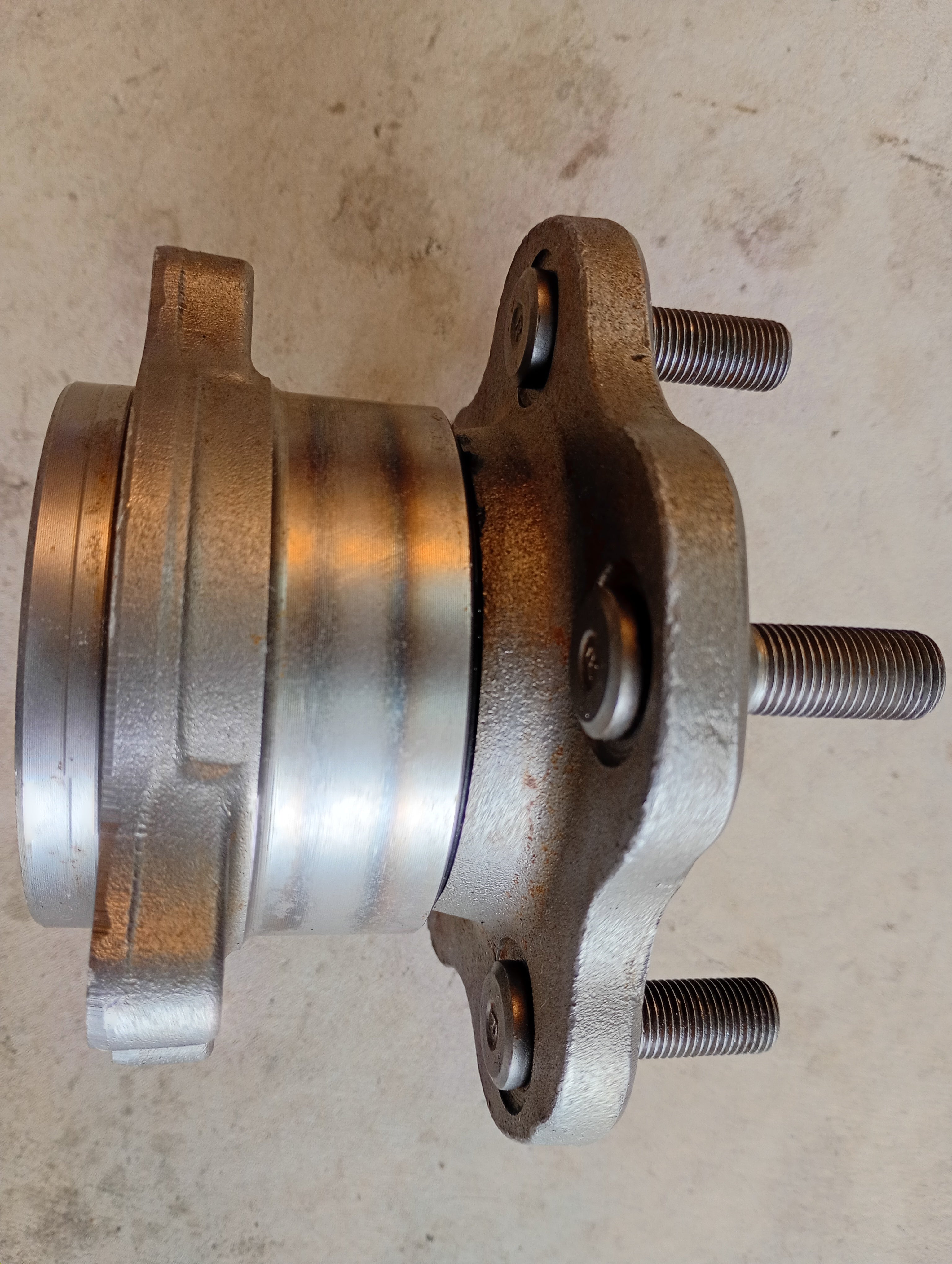 RIGHT Rear Wheel Hub, R32 GTR