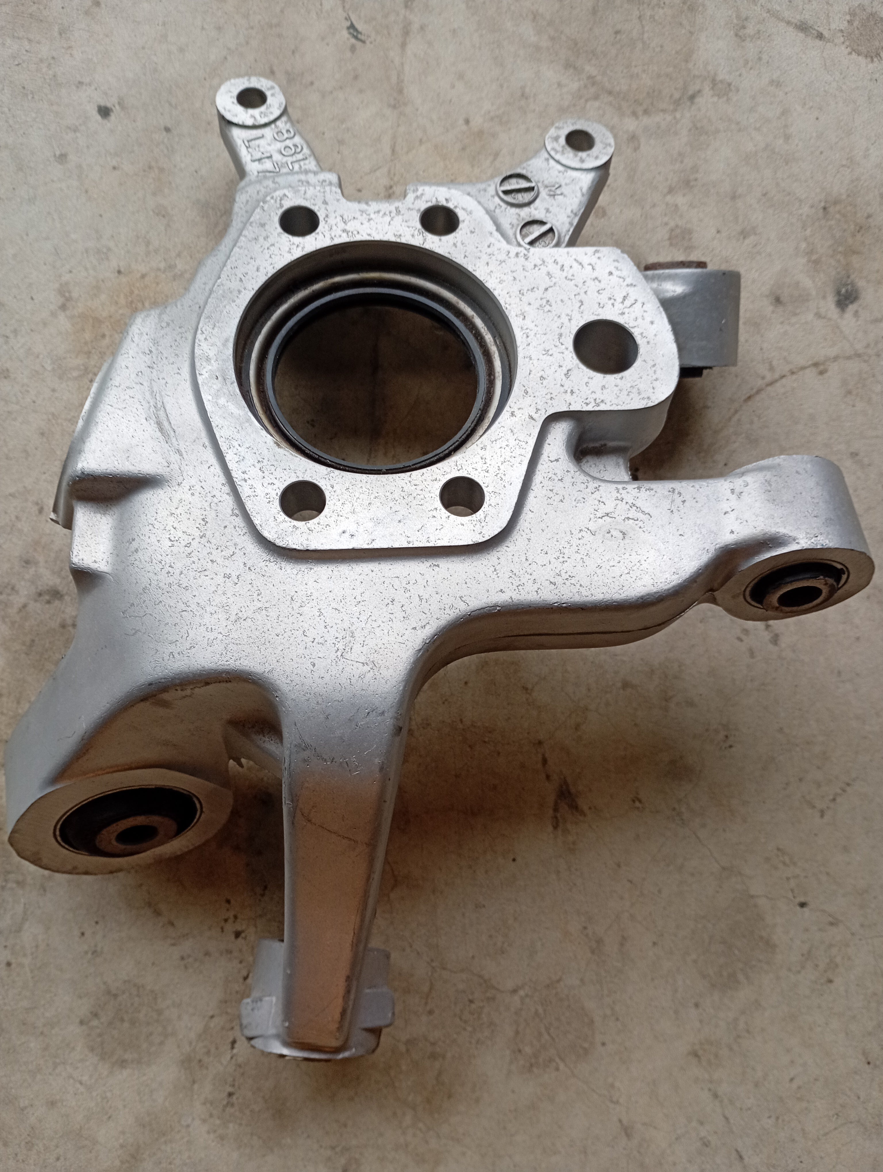 LEFT Rear Hub Carrier, R32 GTR