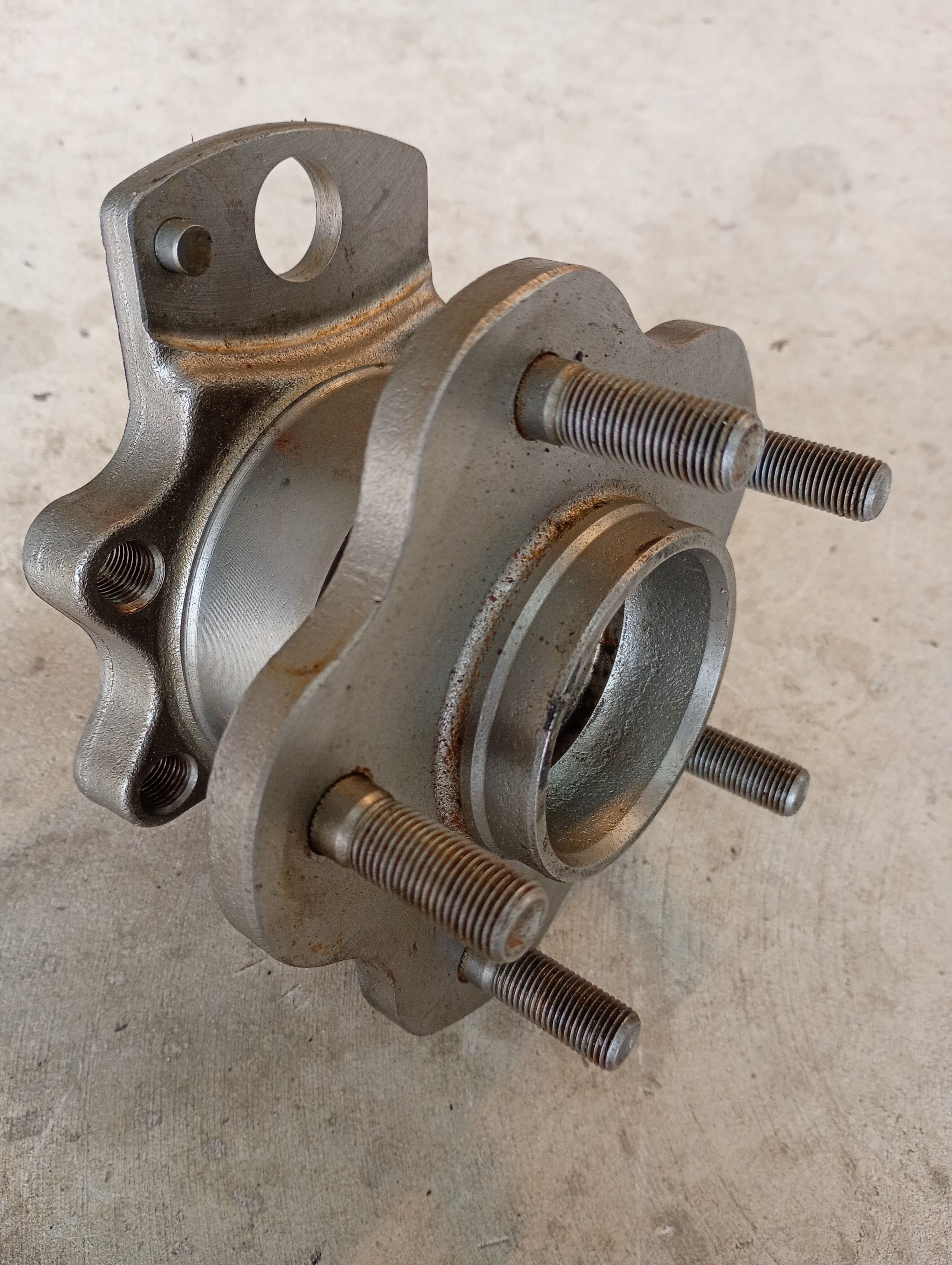 RIGHT Rear Wheel Hub, R32 GTR