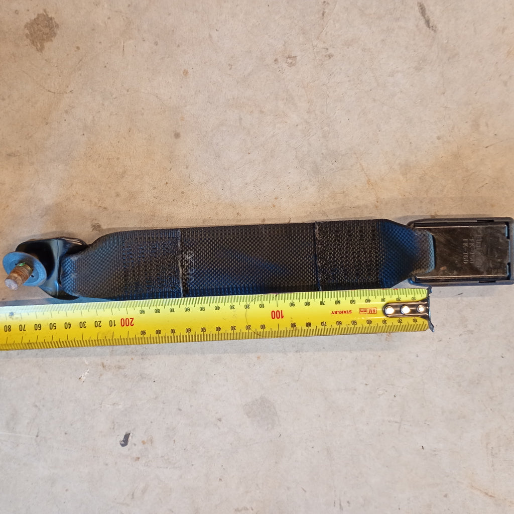 Rear seat belt buckle, R32