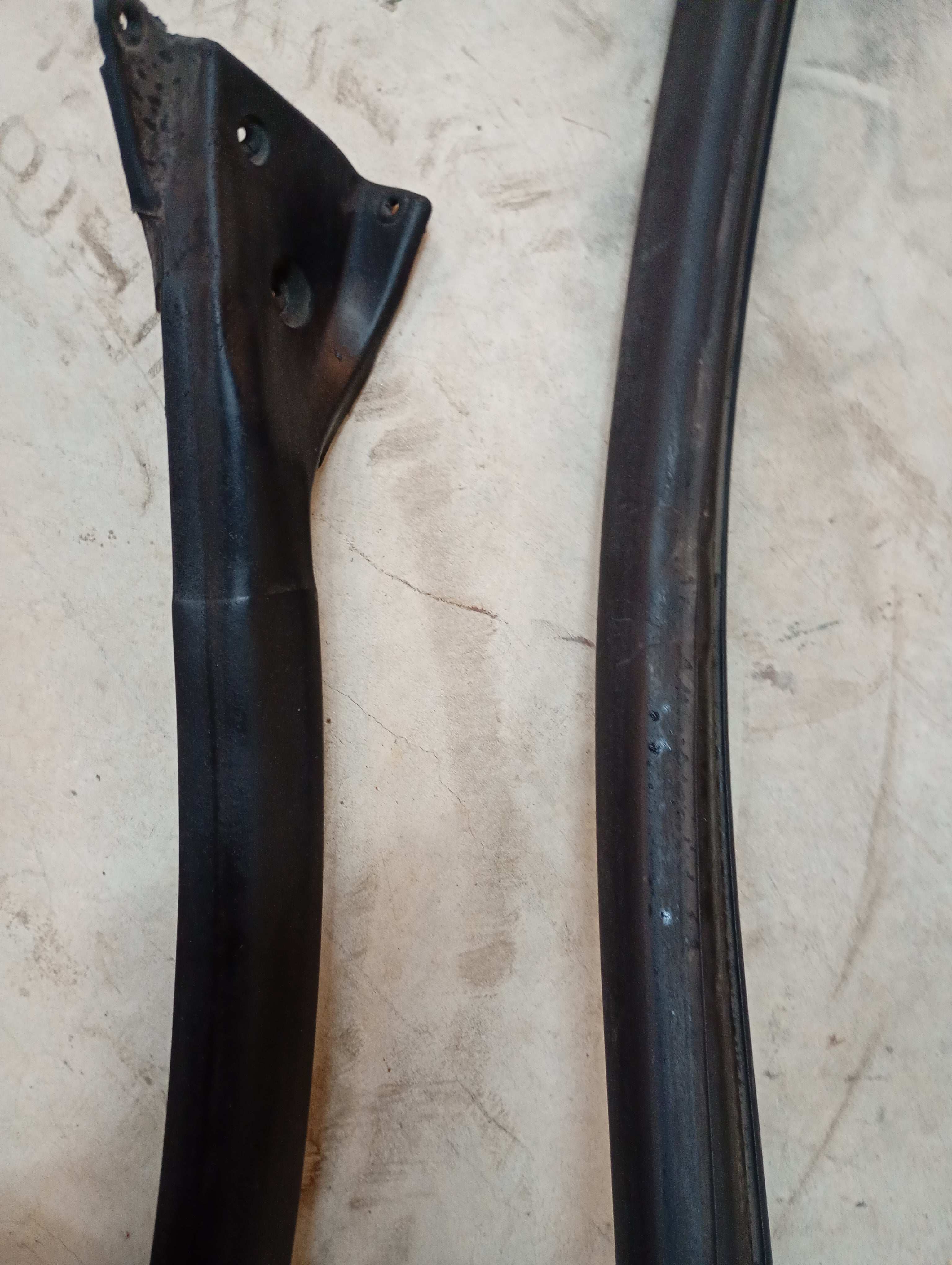 LEFT Upper Door Glass Seal, R32 Coupe