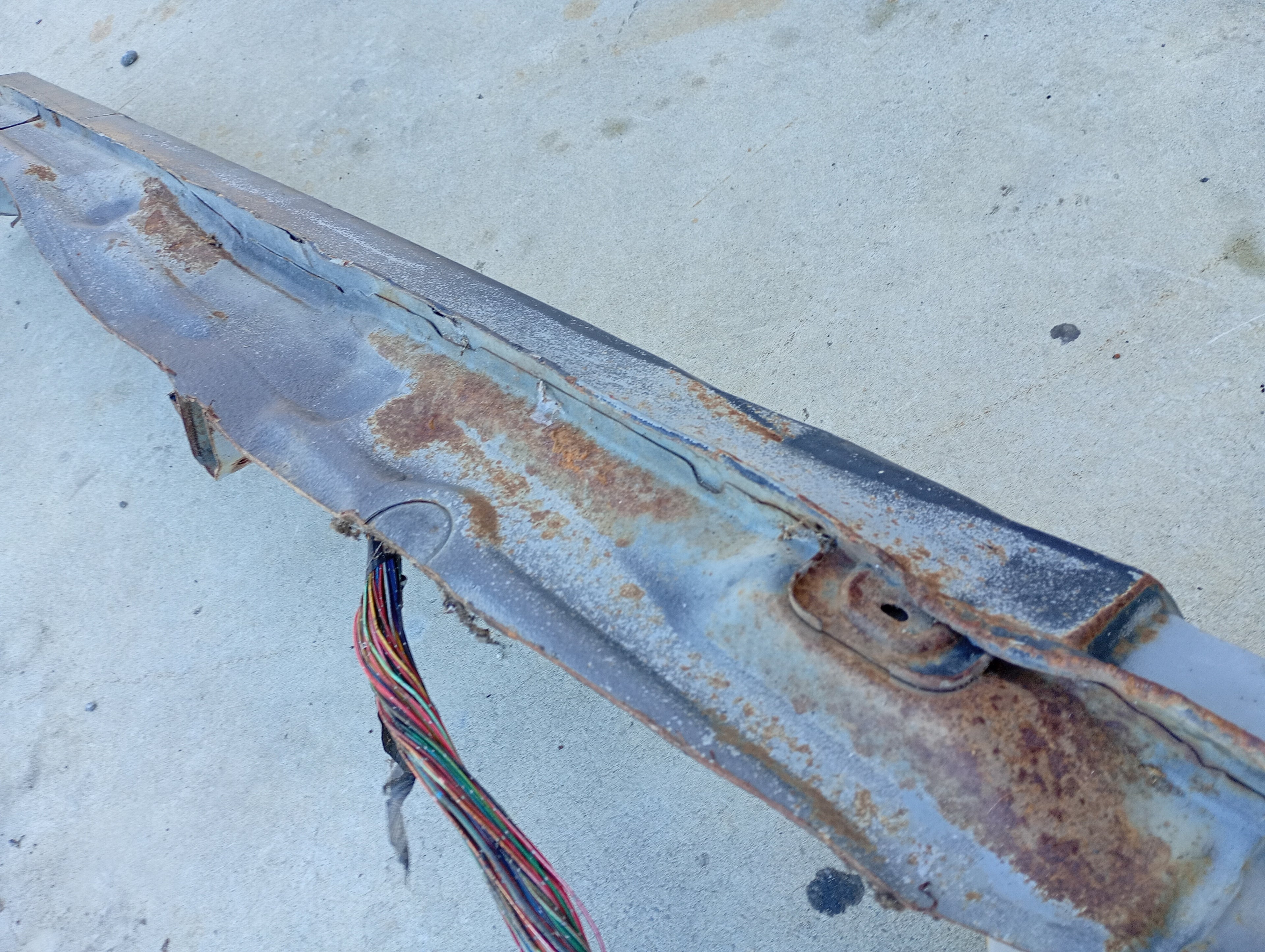RIGHT Sill Cut, R32 GTS4