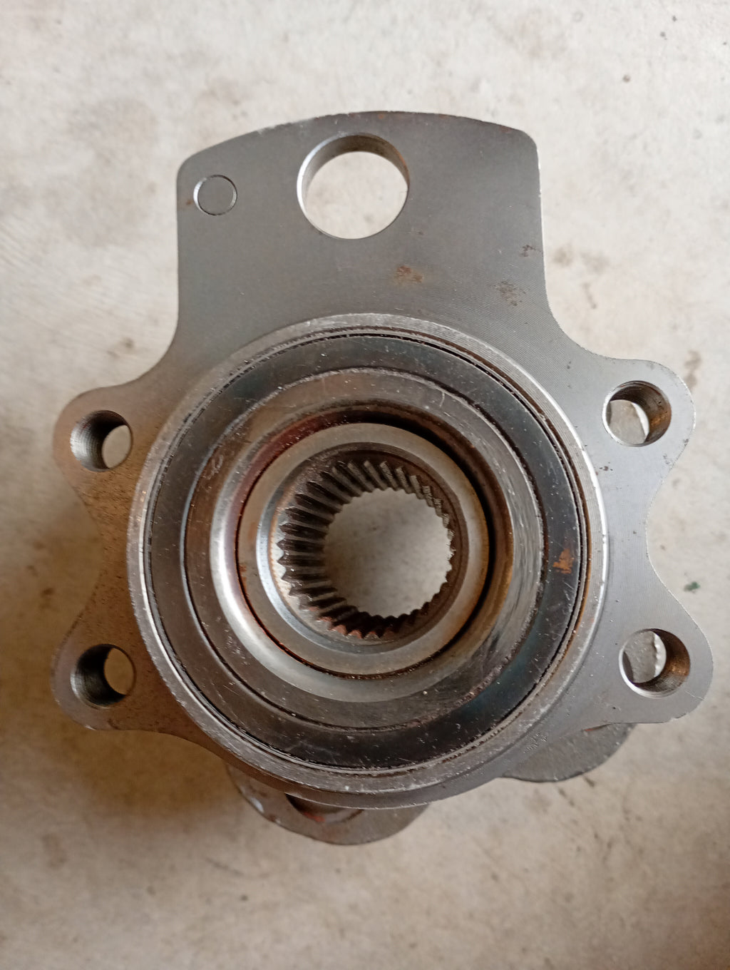 LEFT Rear Wheel Hub, R32 GTR