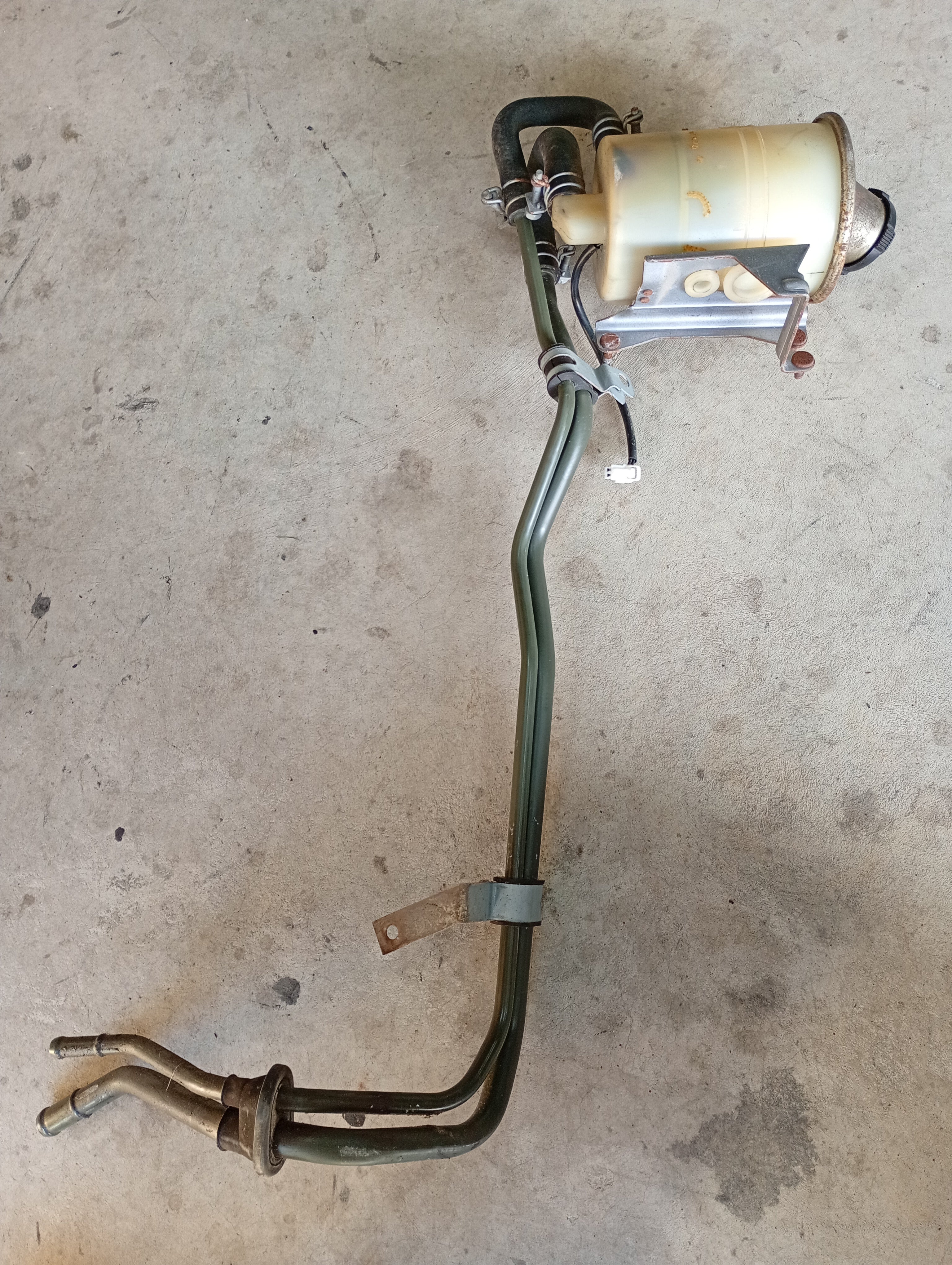 Attesa Fluid Reservoir, R32 GTR
