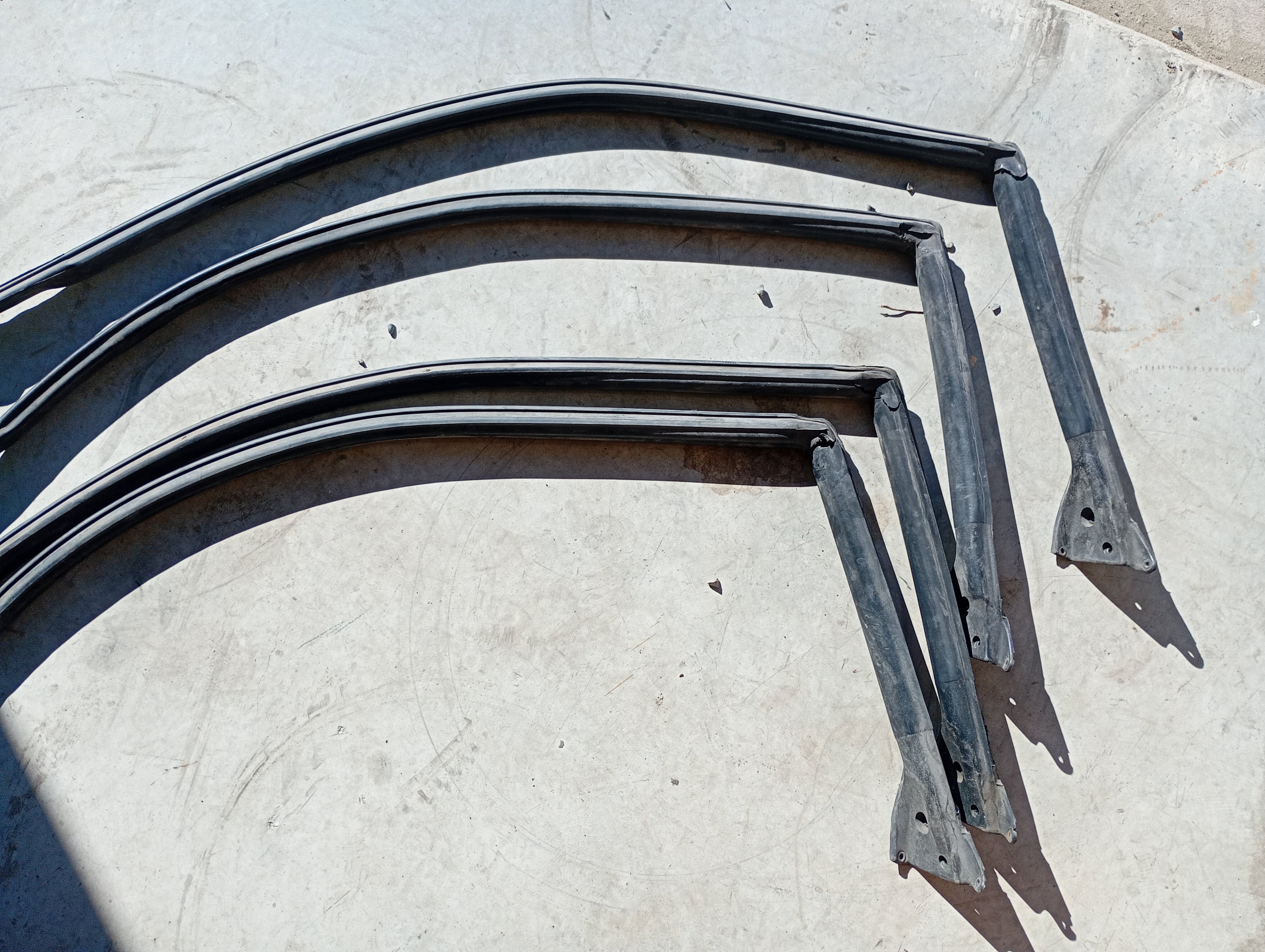 Damaged LEFT Upper Door Glass Seal, R32 Coupe
