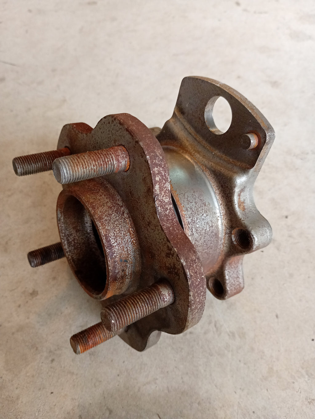LEFT Rear Wheel Hub, R32 GTR