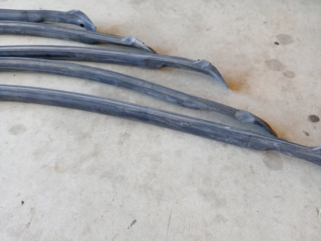 Damaged RIGHT Upper Door Glass Seal, R32 Coupe