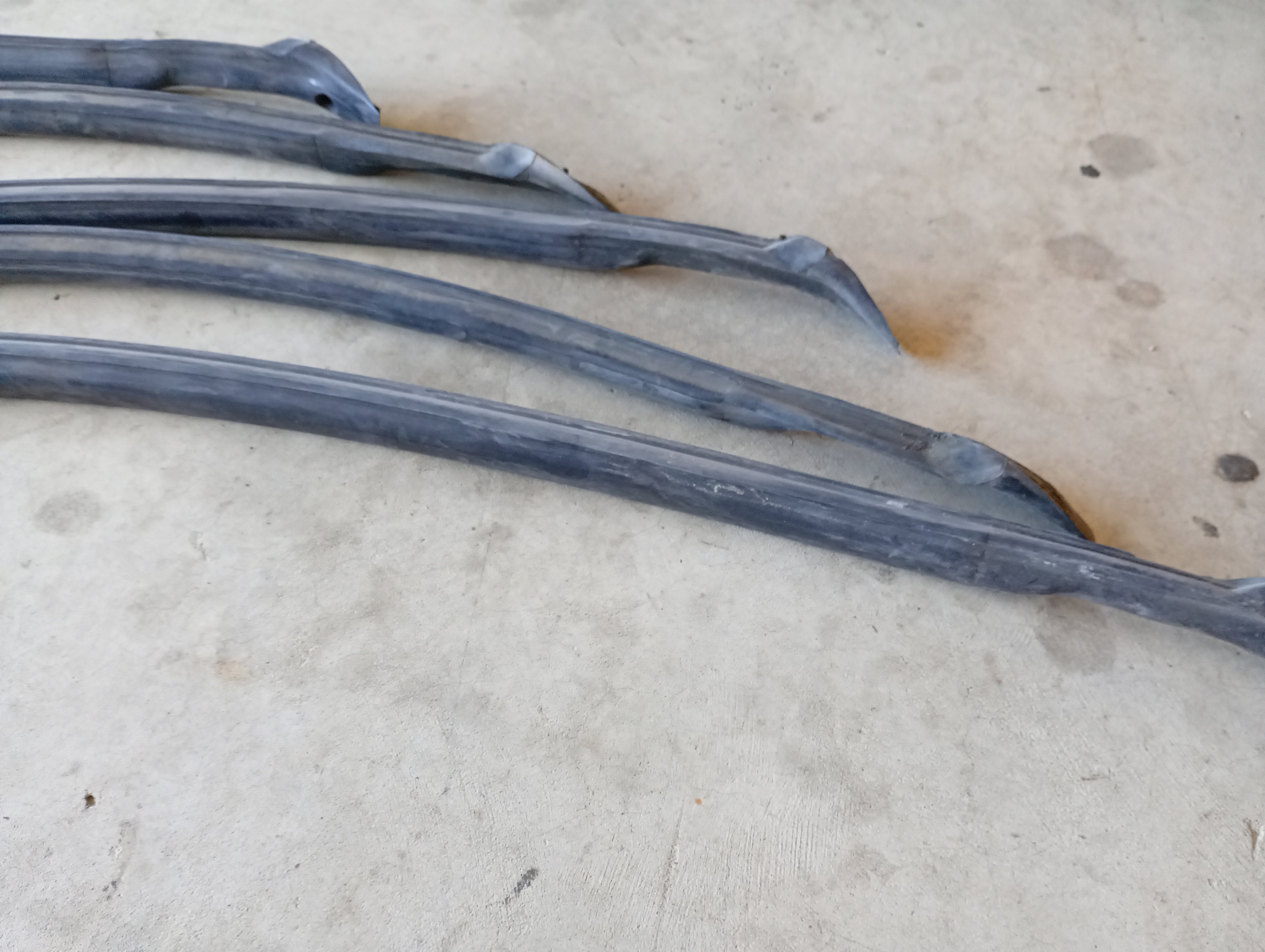 Damaged RIGHT Upper Door Glass Seal, R32 Coupe
