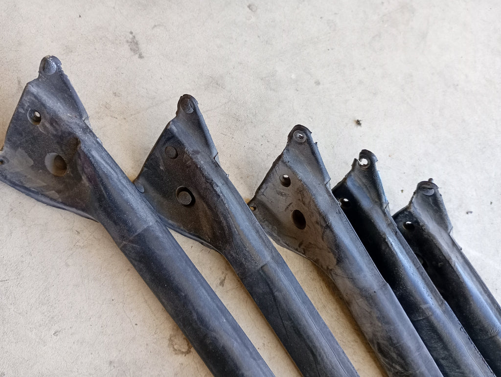 Damaged RIGHT Upper Door Glass Seal, R32 Coupe