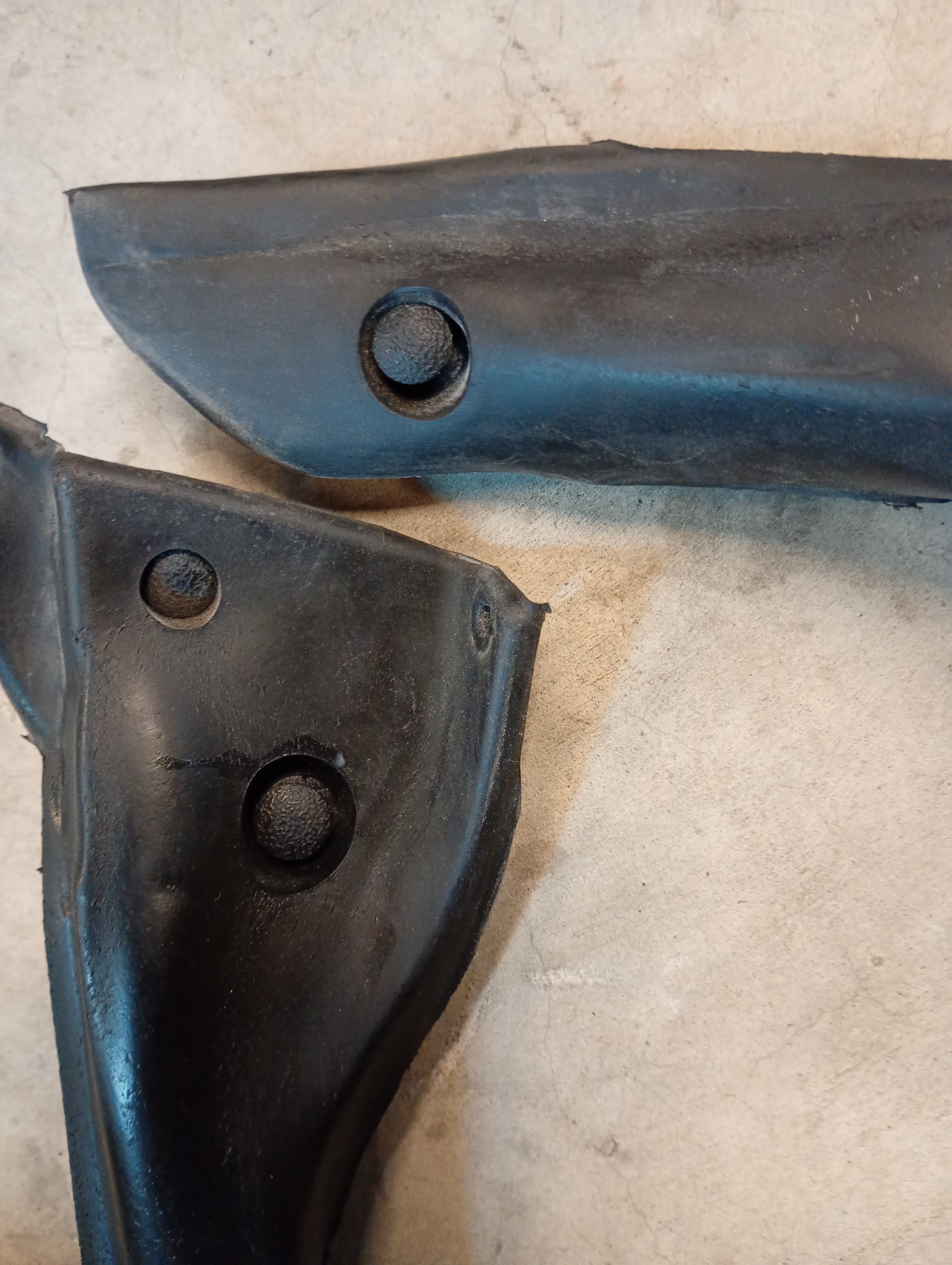 LEFT Upper Door Glass Seal, R32 Coupe