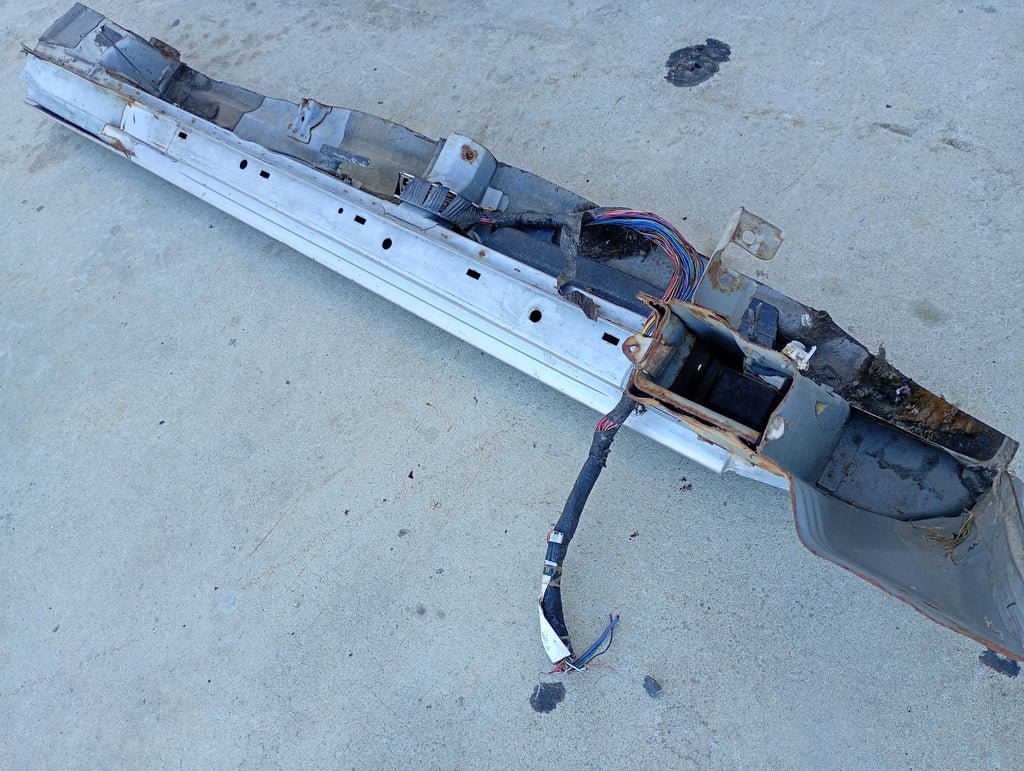 RIGHT Sill Cut, R32 GTS4