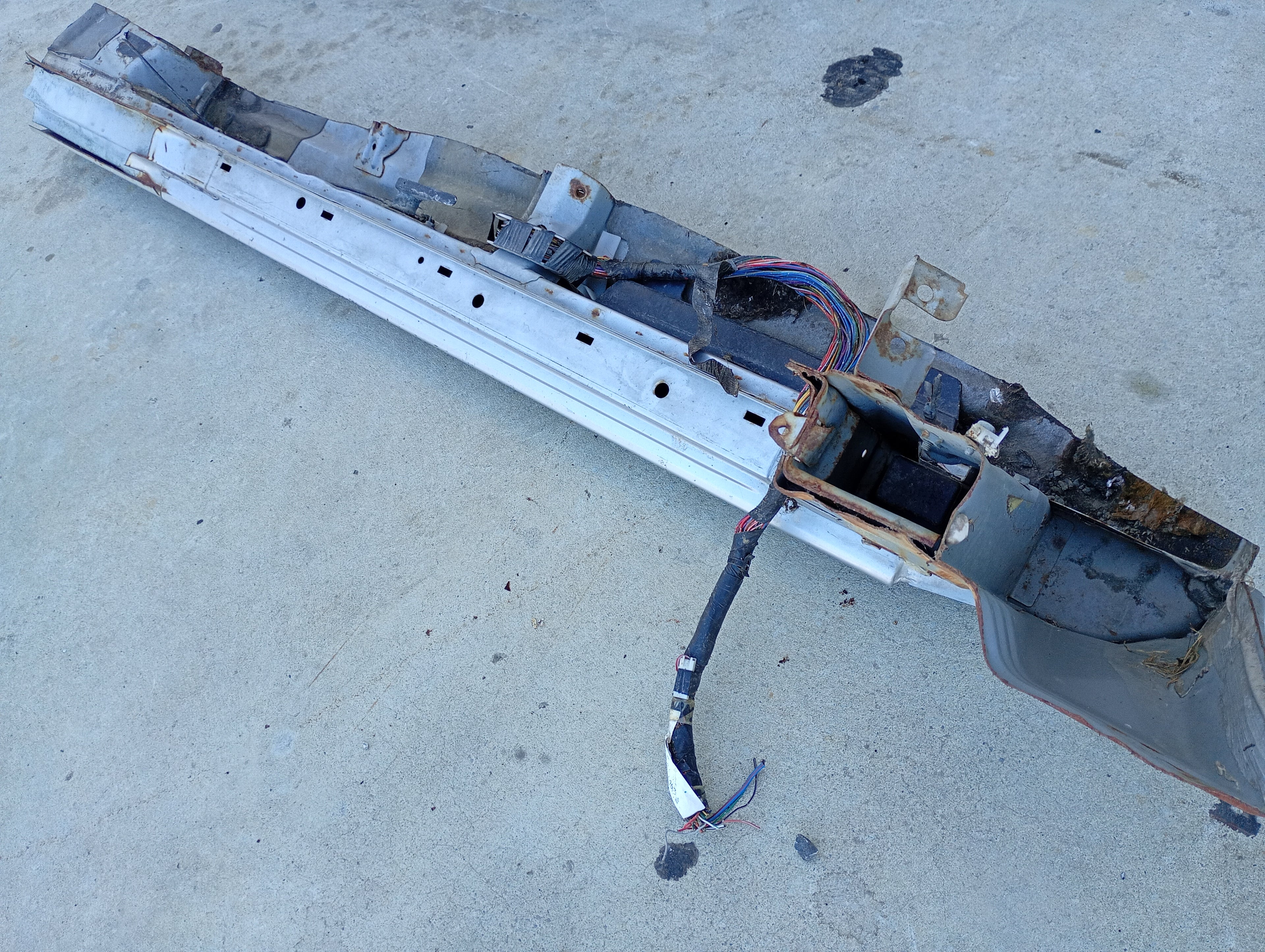RIGHT Sill Cut, R32 GTS4