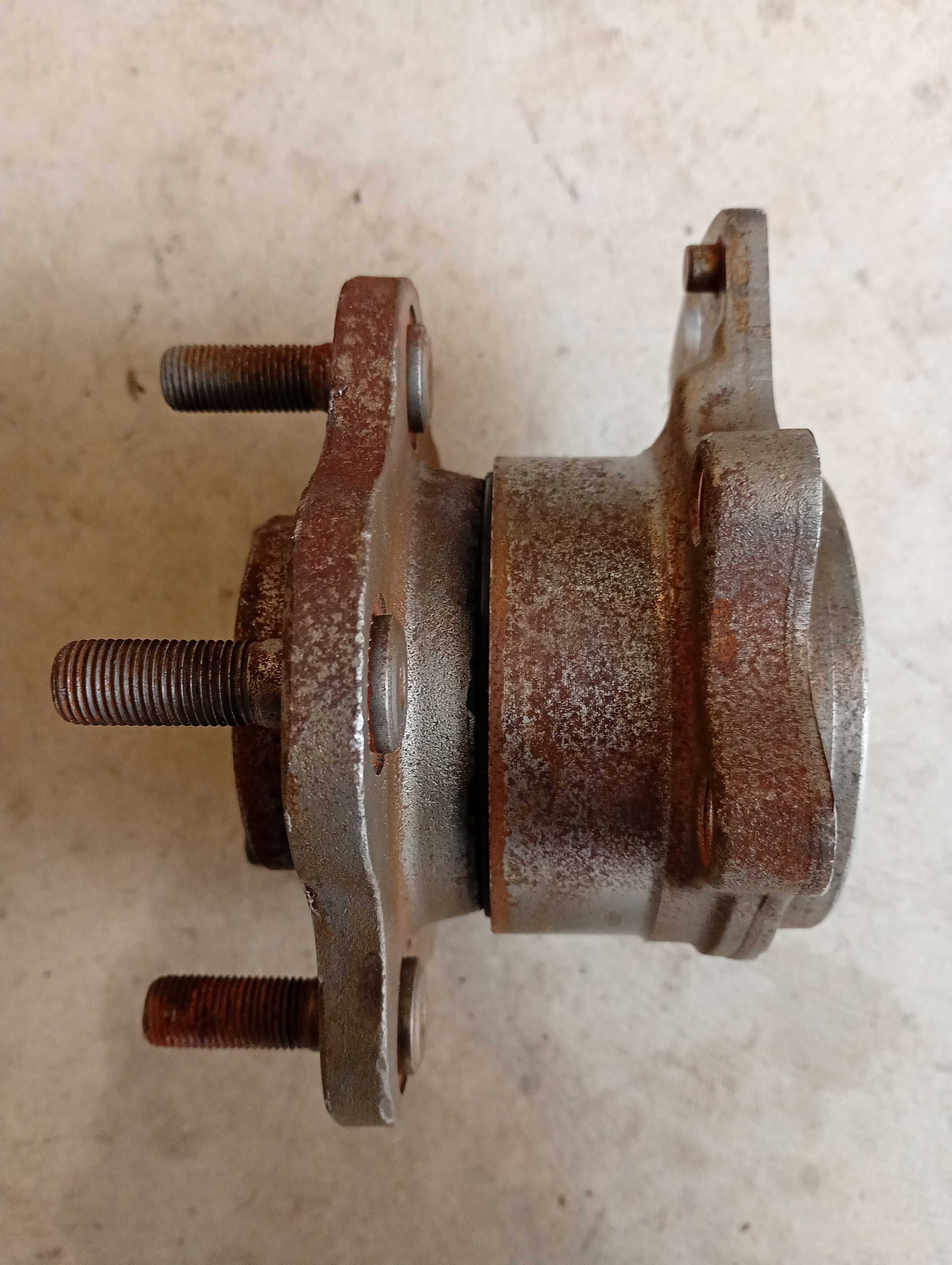 LEFT Rear Wheel Hub, R32 GTR