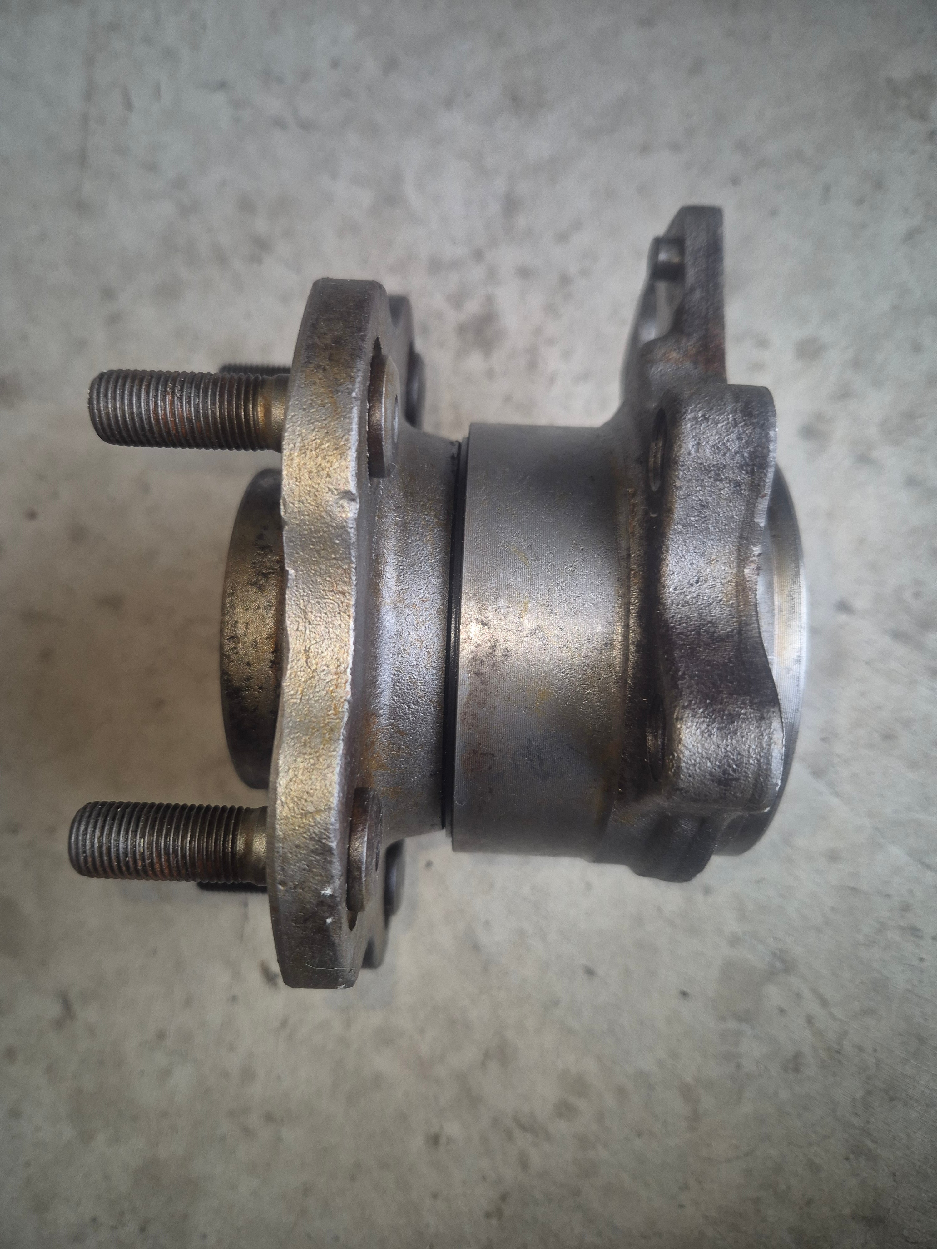 LEFT Rear Wheel Hub, R32 GTR