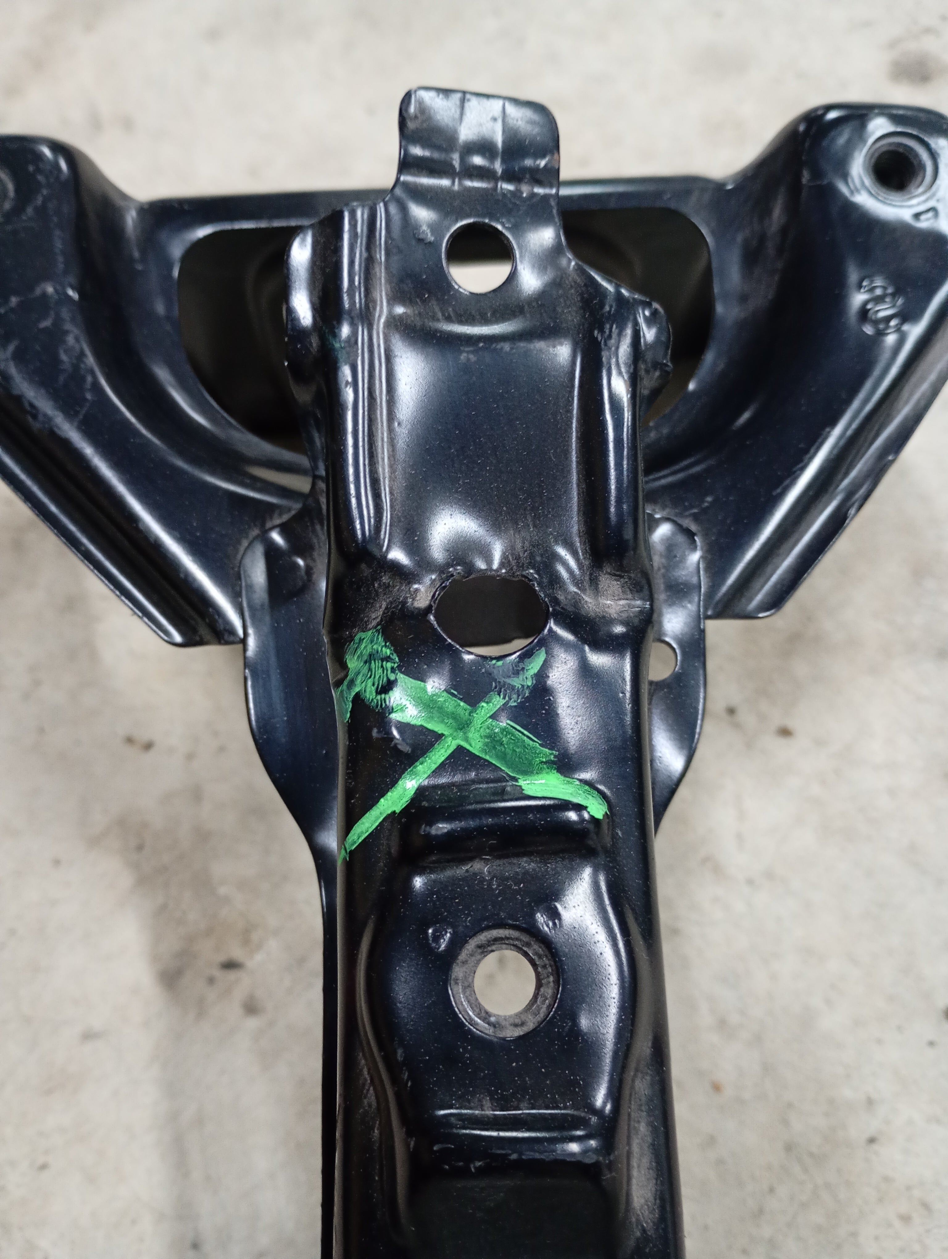 DAMAGED Bonnet Support, R32 Gts/t