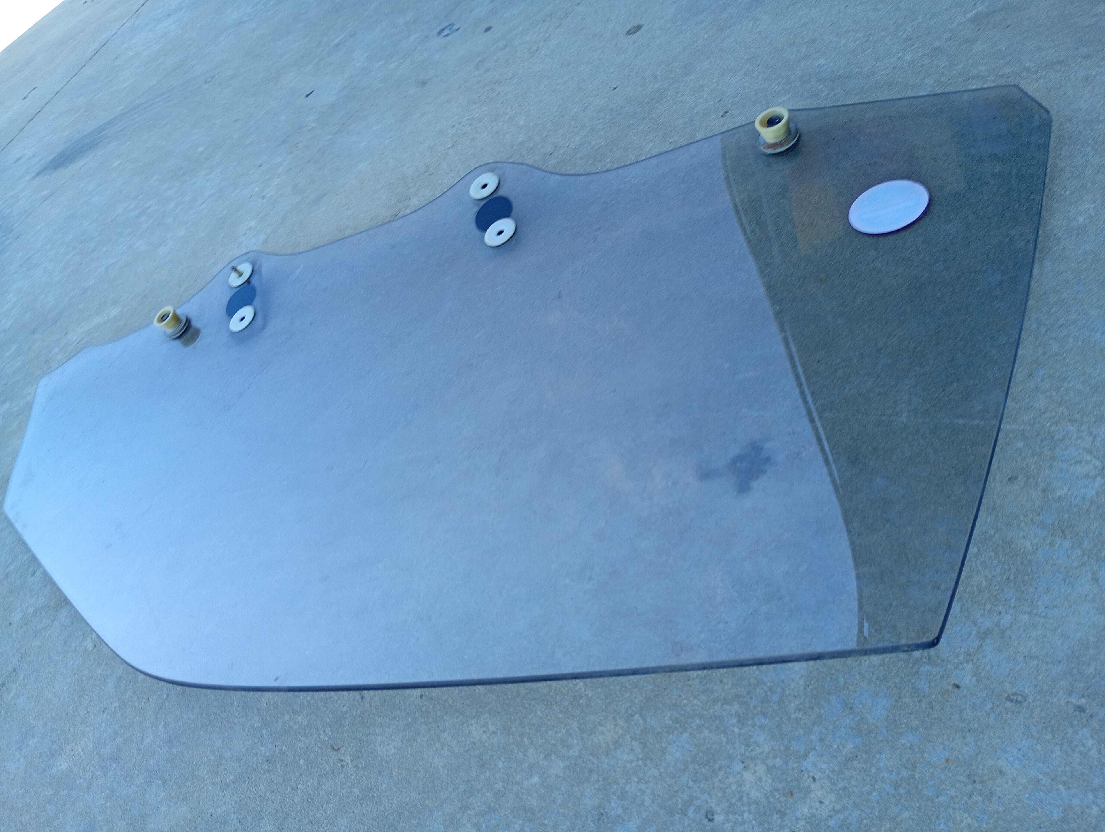 LEFT Door Glass, R32 2dr