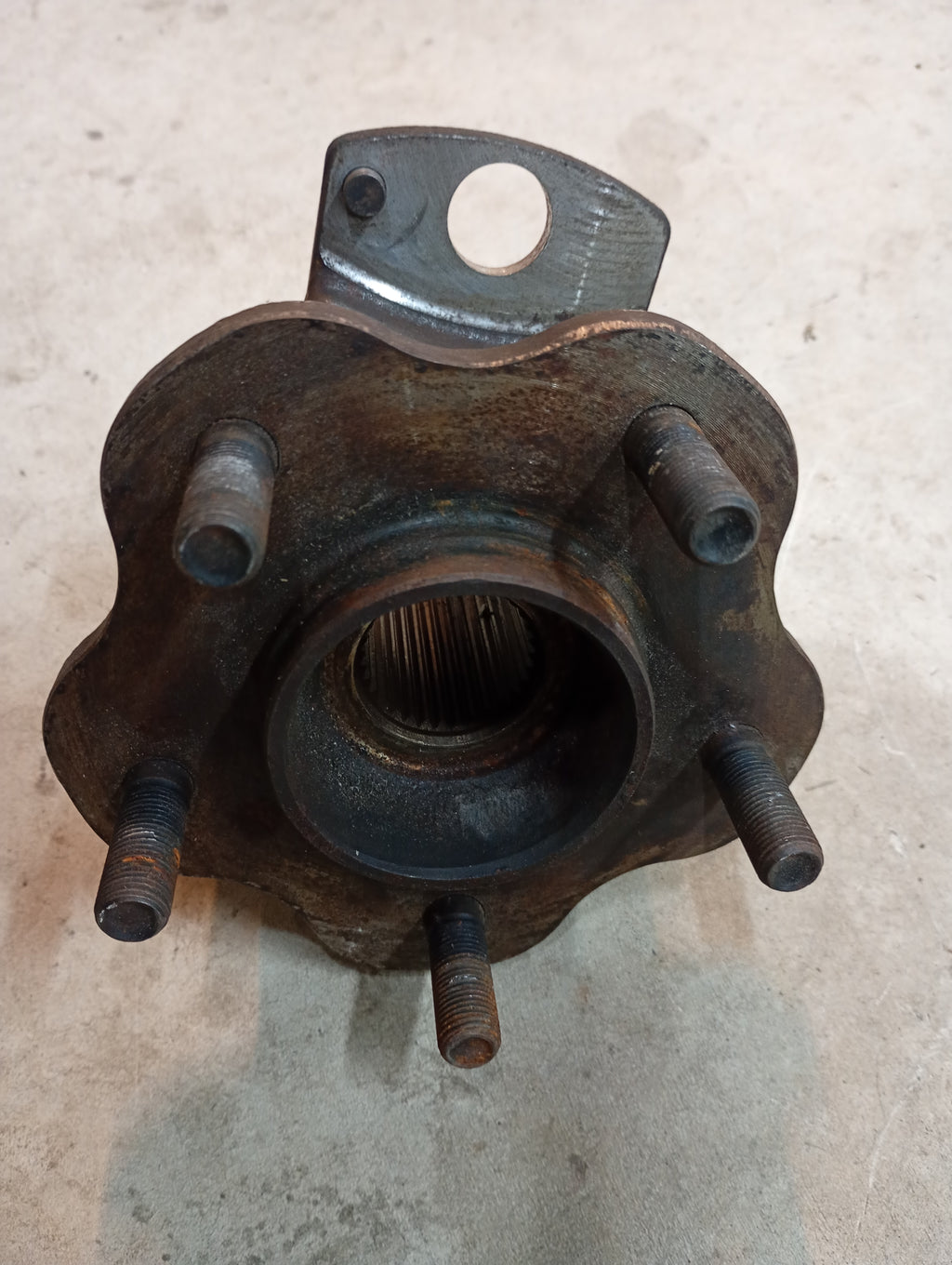 LEFT Rear Wheel Hub, R32 GTR