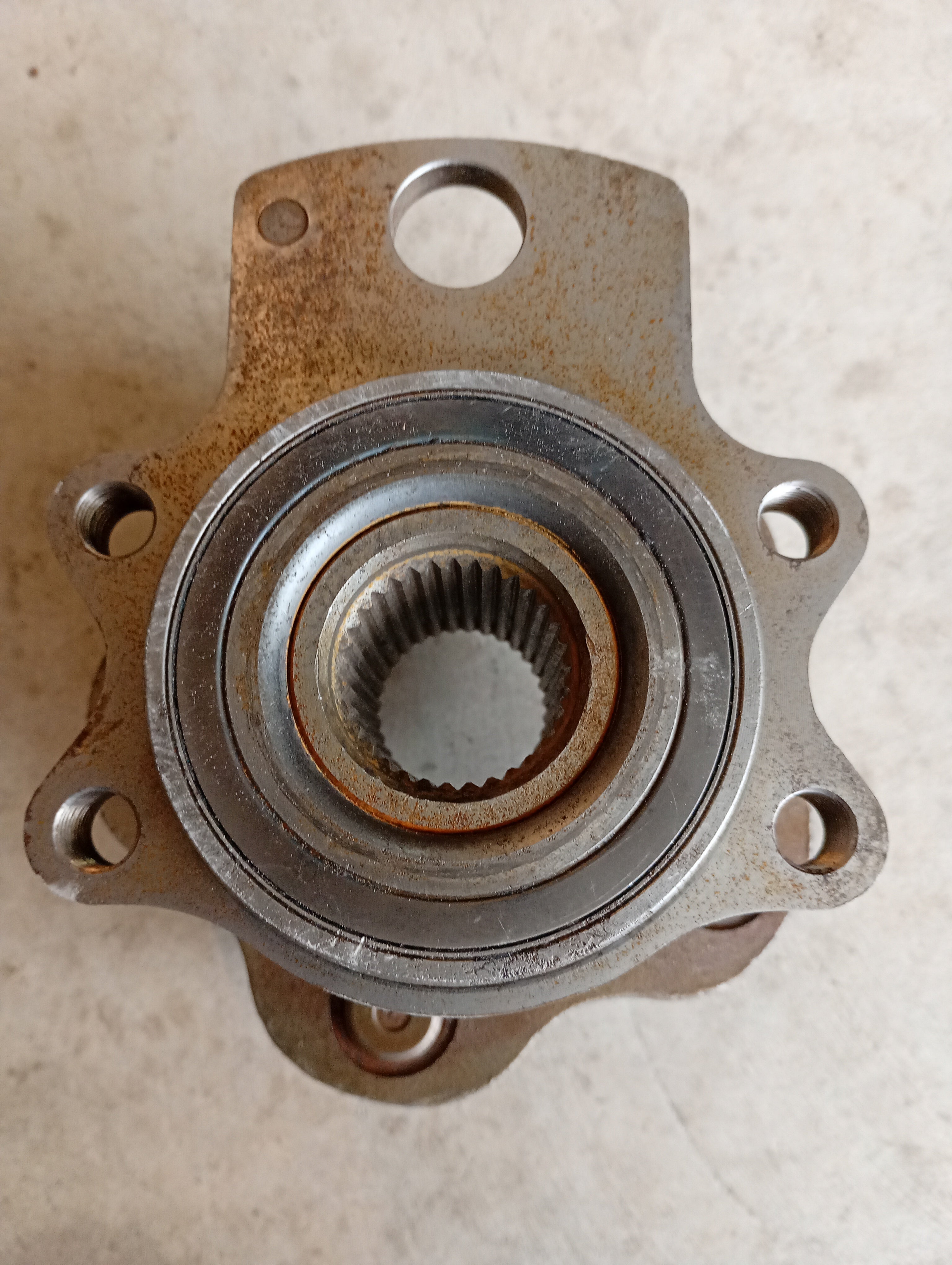 LEFT Rear Wheel Hub, R32 GTR