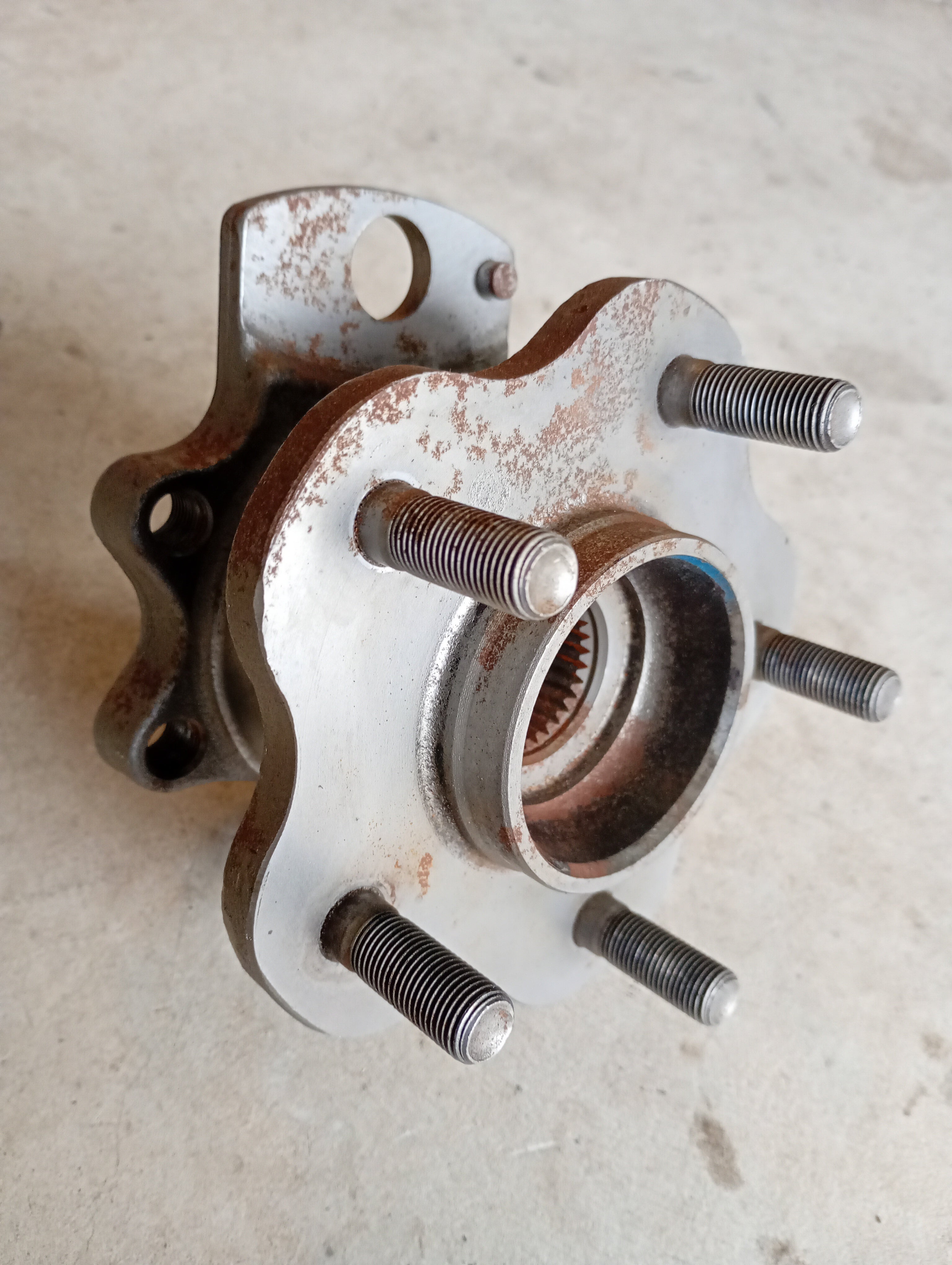 LEFT Rear Wheel Hub, R32 GTR