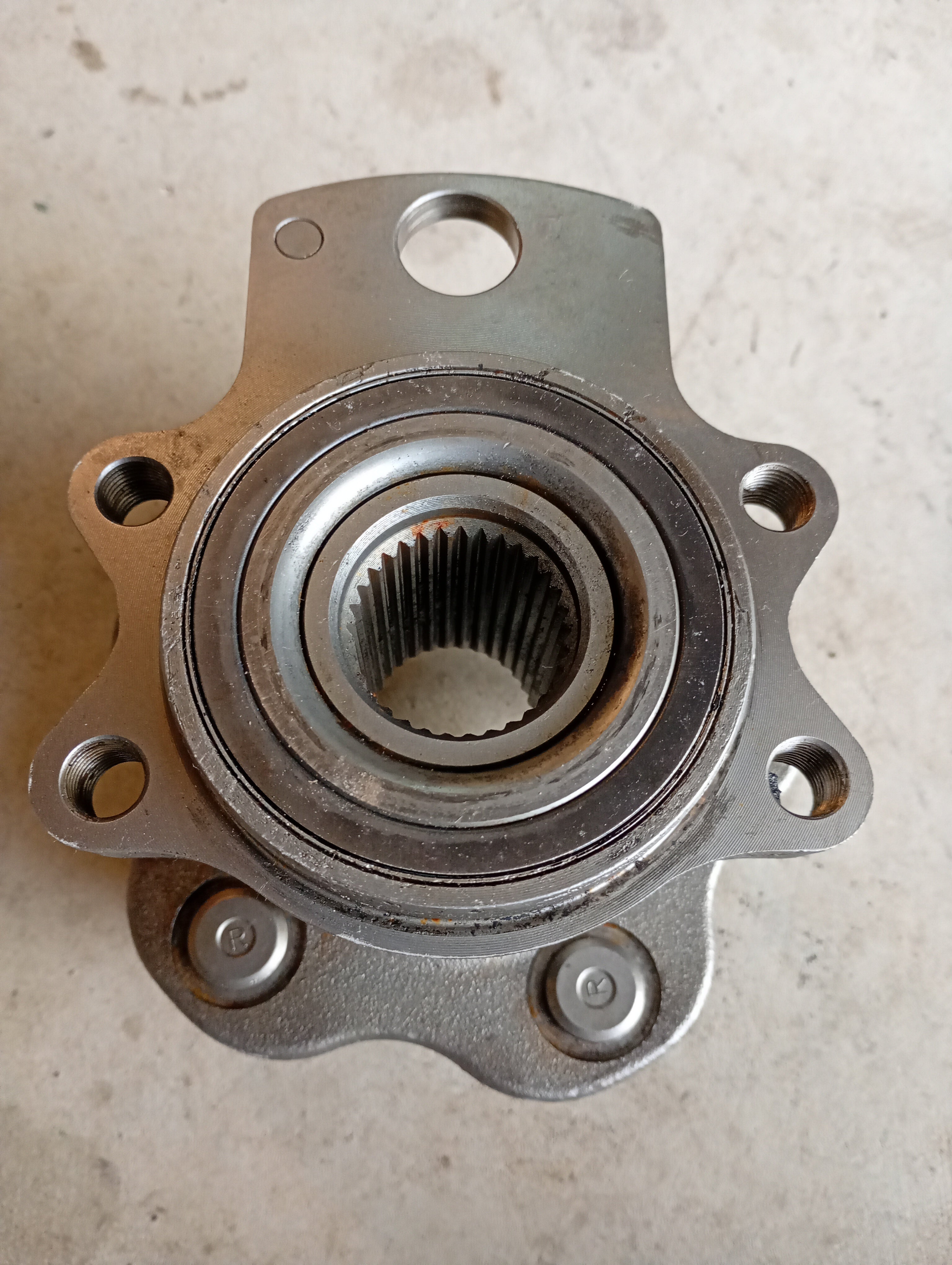 LEFT Rear Wheel Hub, R32 GTR