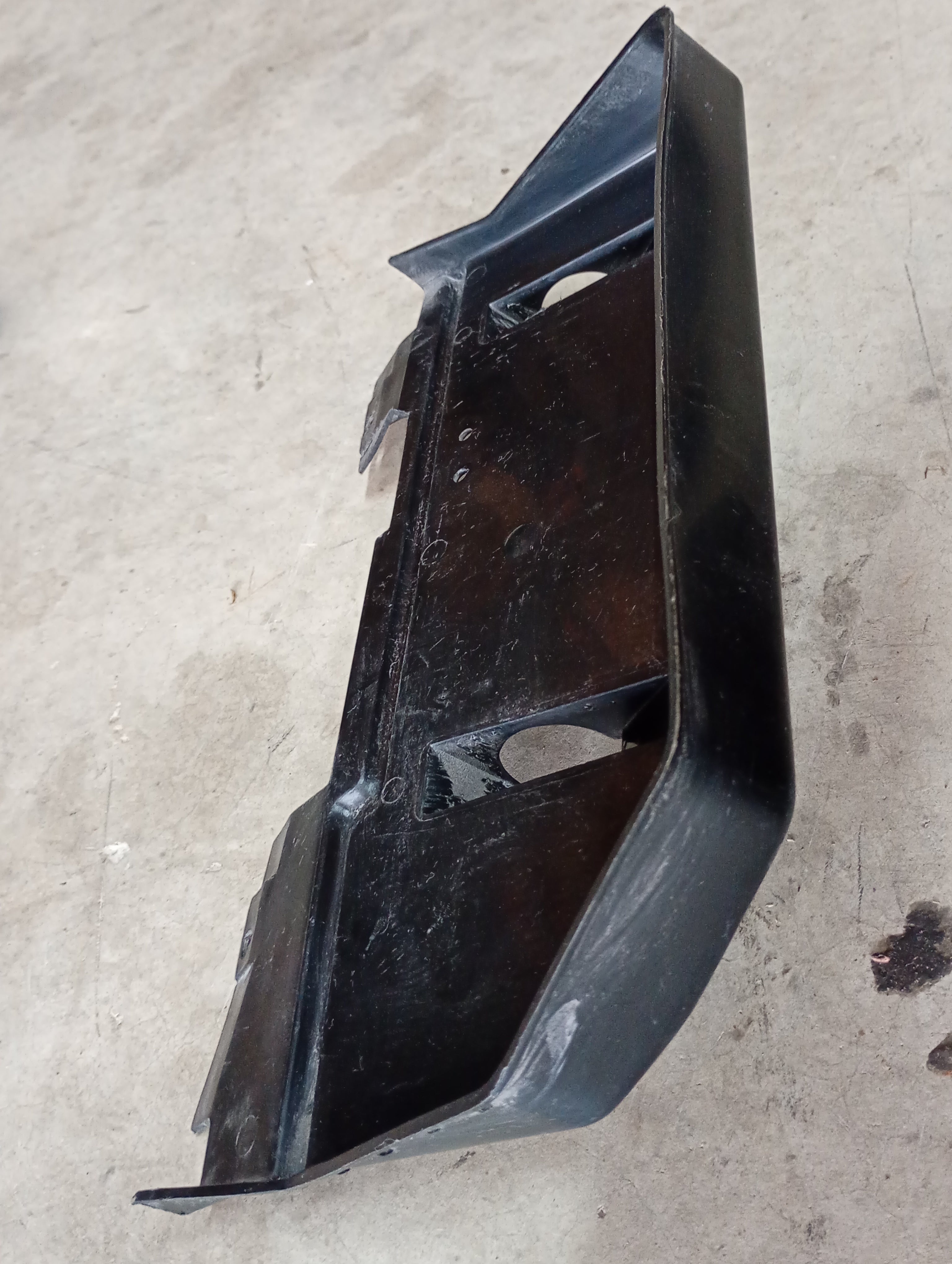 Glove Box Garnish Trim, R32