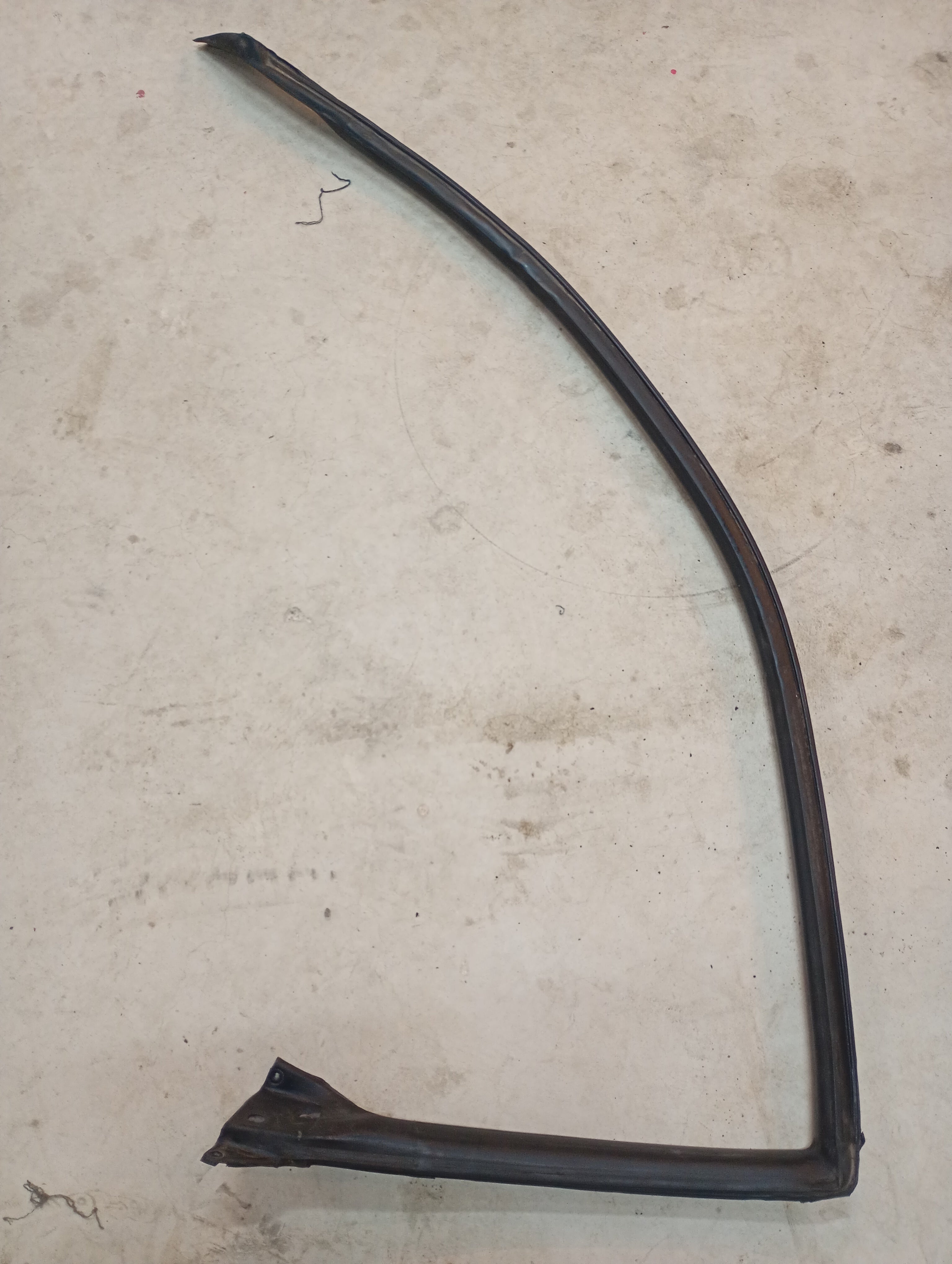 LEFT Upper Door Glass Seal, R32 Coupe