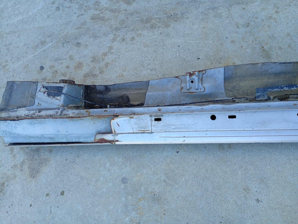 RIGHT Sill Cut, R32 GTS4