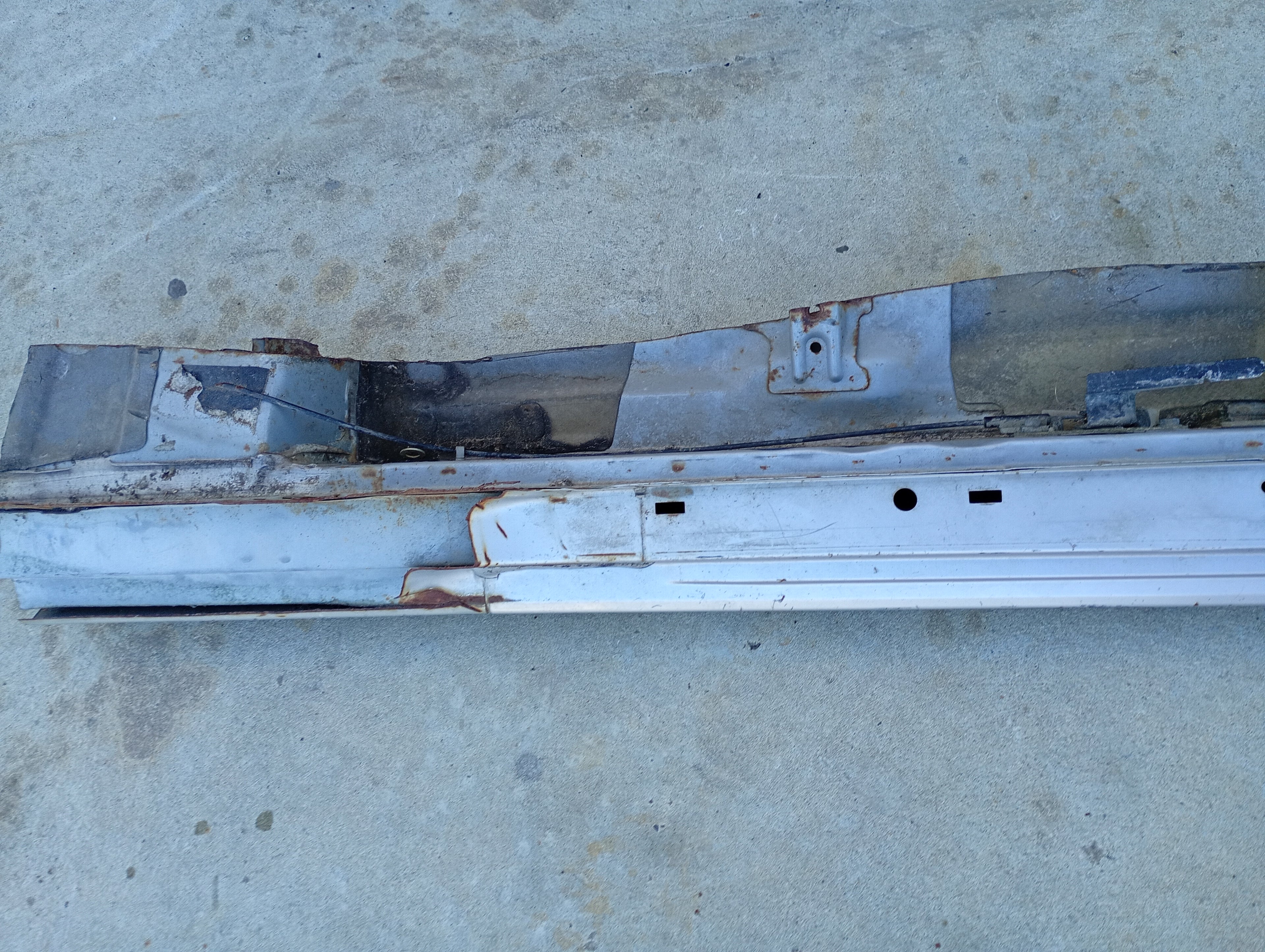 RIGHT Sill Cut, R32 GTS4