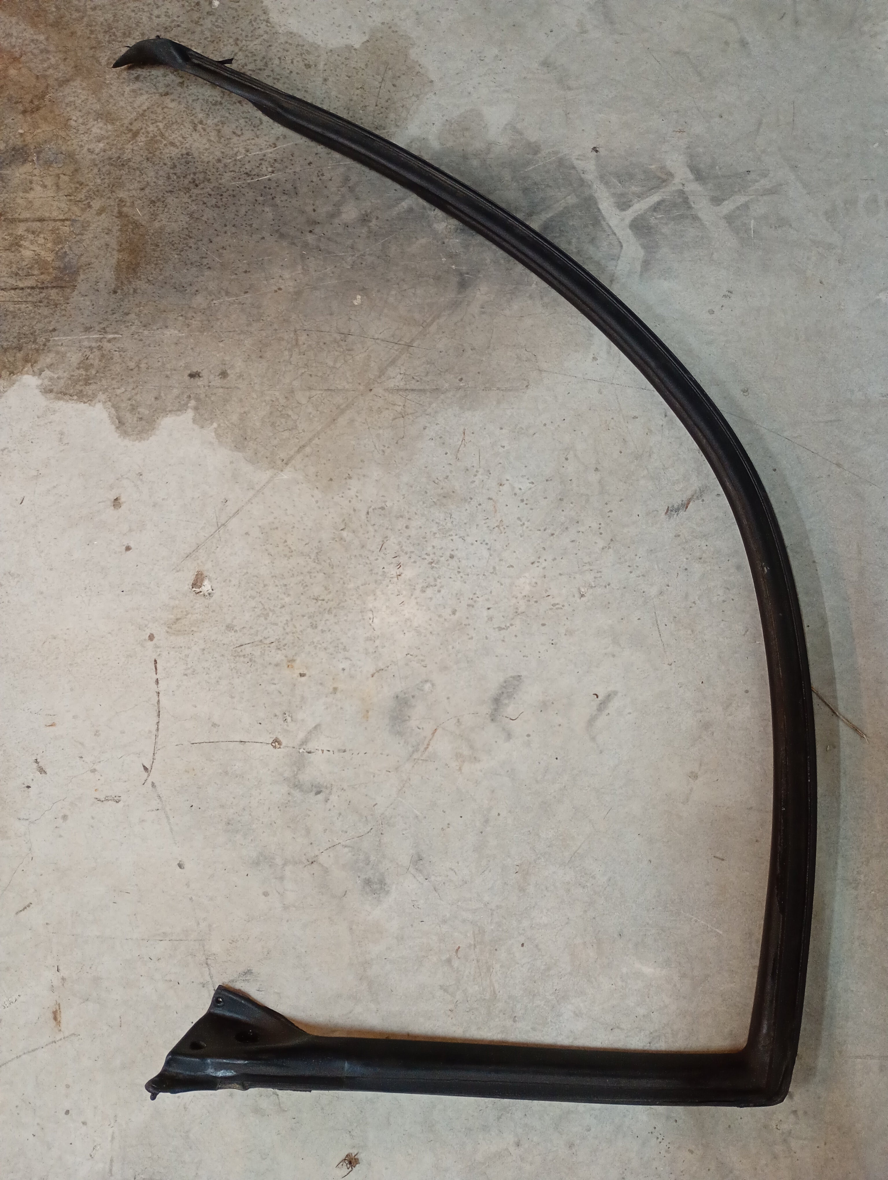 LEFT Upper Door Glass Seal, R32 Coupe