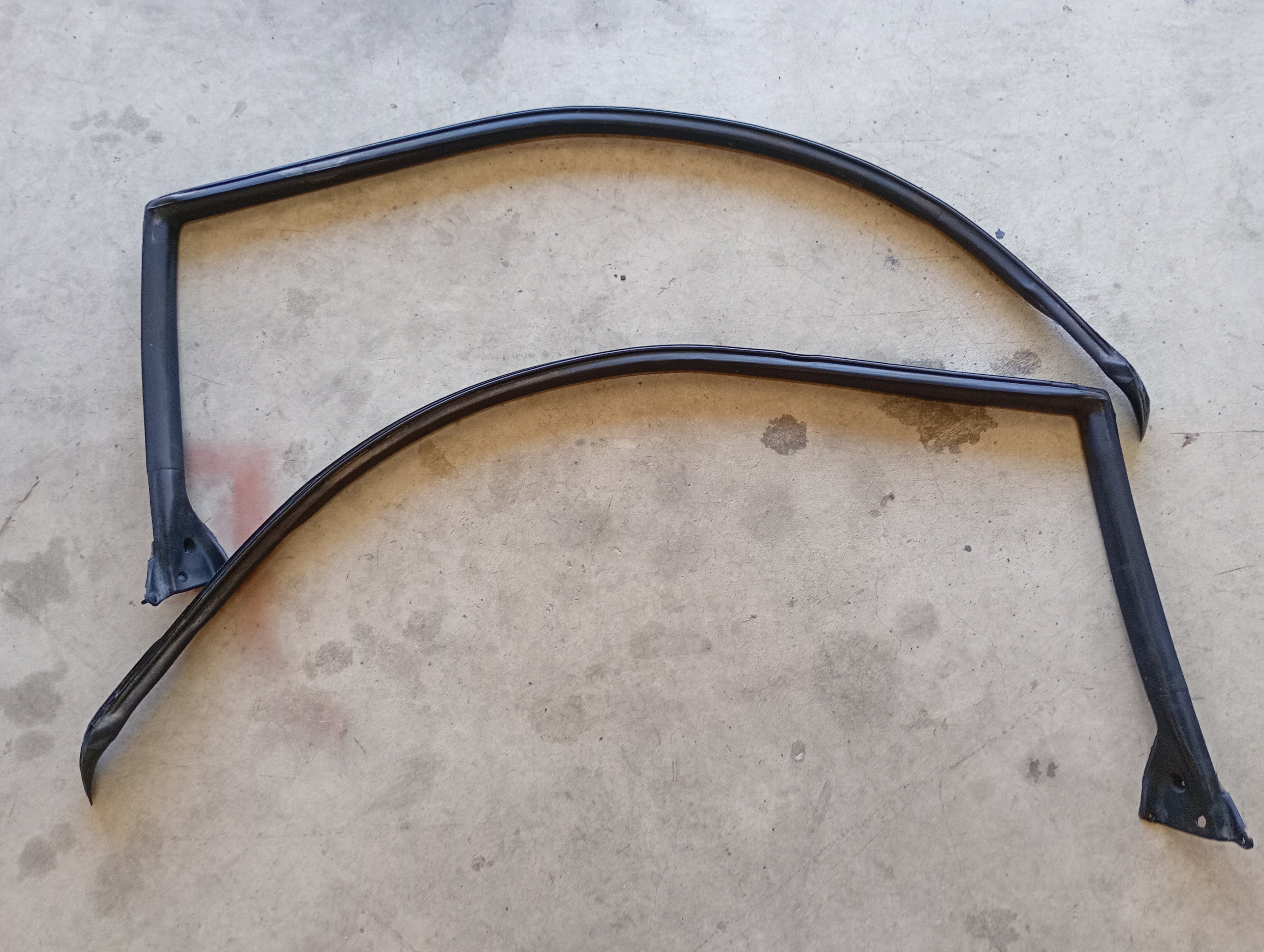 PAIR Upper Door Glass Seals, R32 Coupe