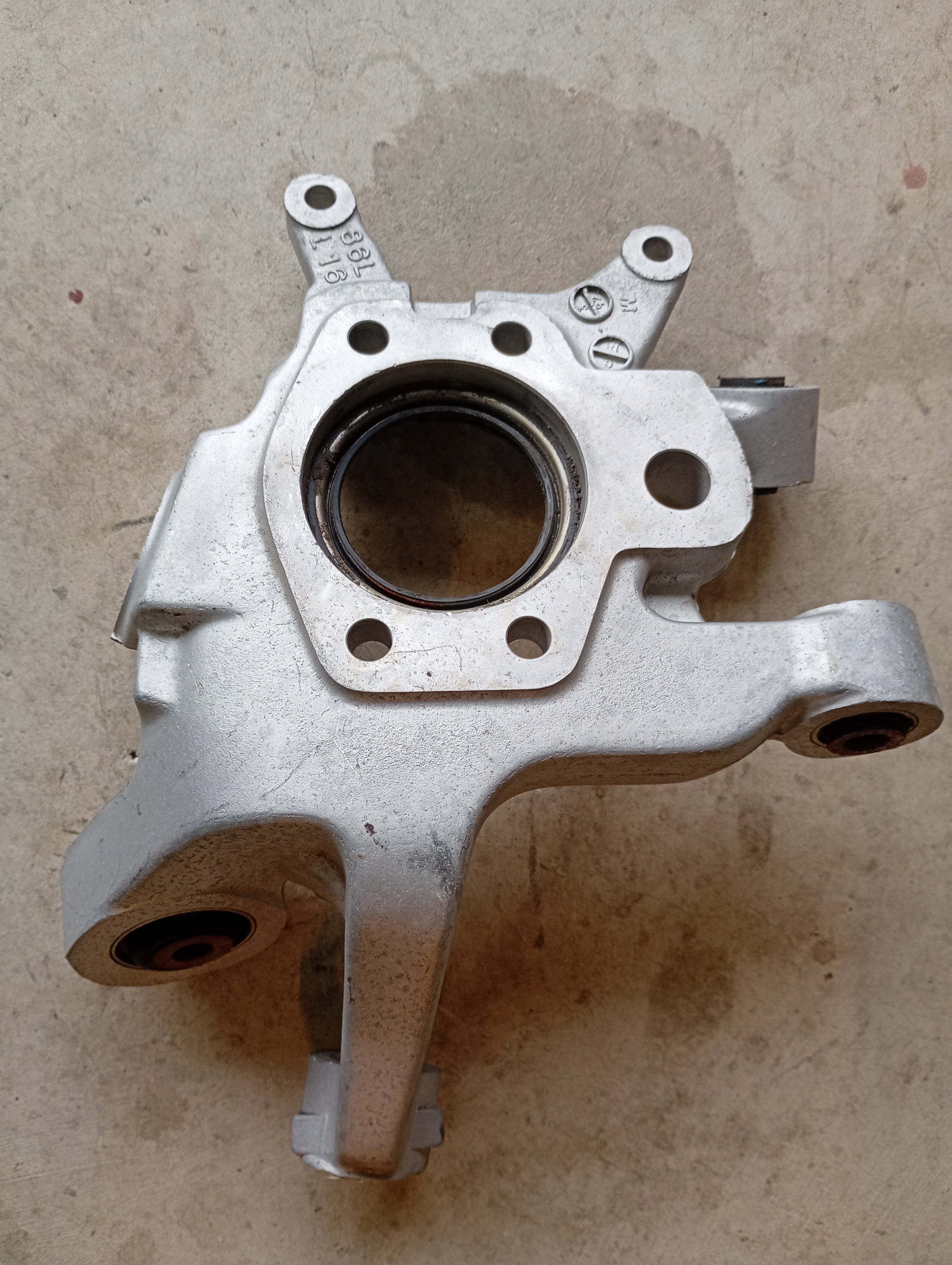 LEFT Rear Hub Carrier, R32 GTR