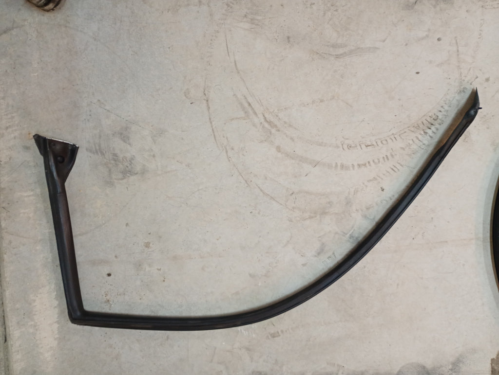 LEFT Upper Door Glass Seal, R32 Coupe